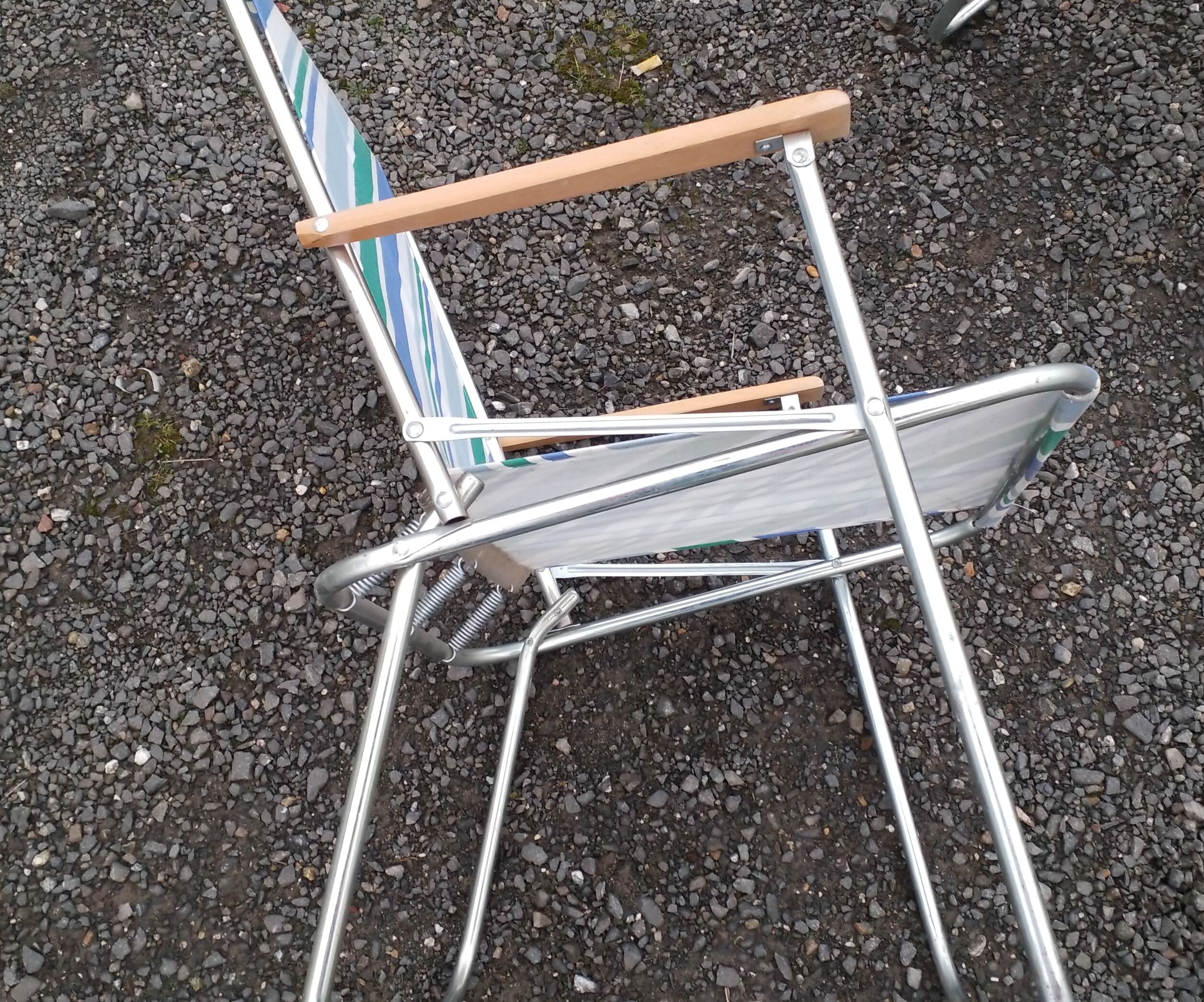 Pair of folding chairs 70