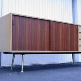 Enfilade midcentury avec pieds en laiton