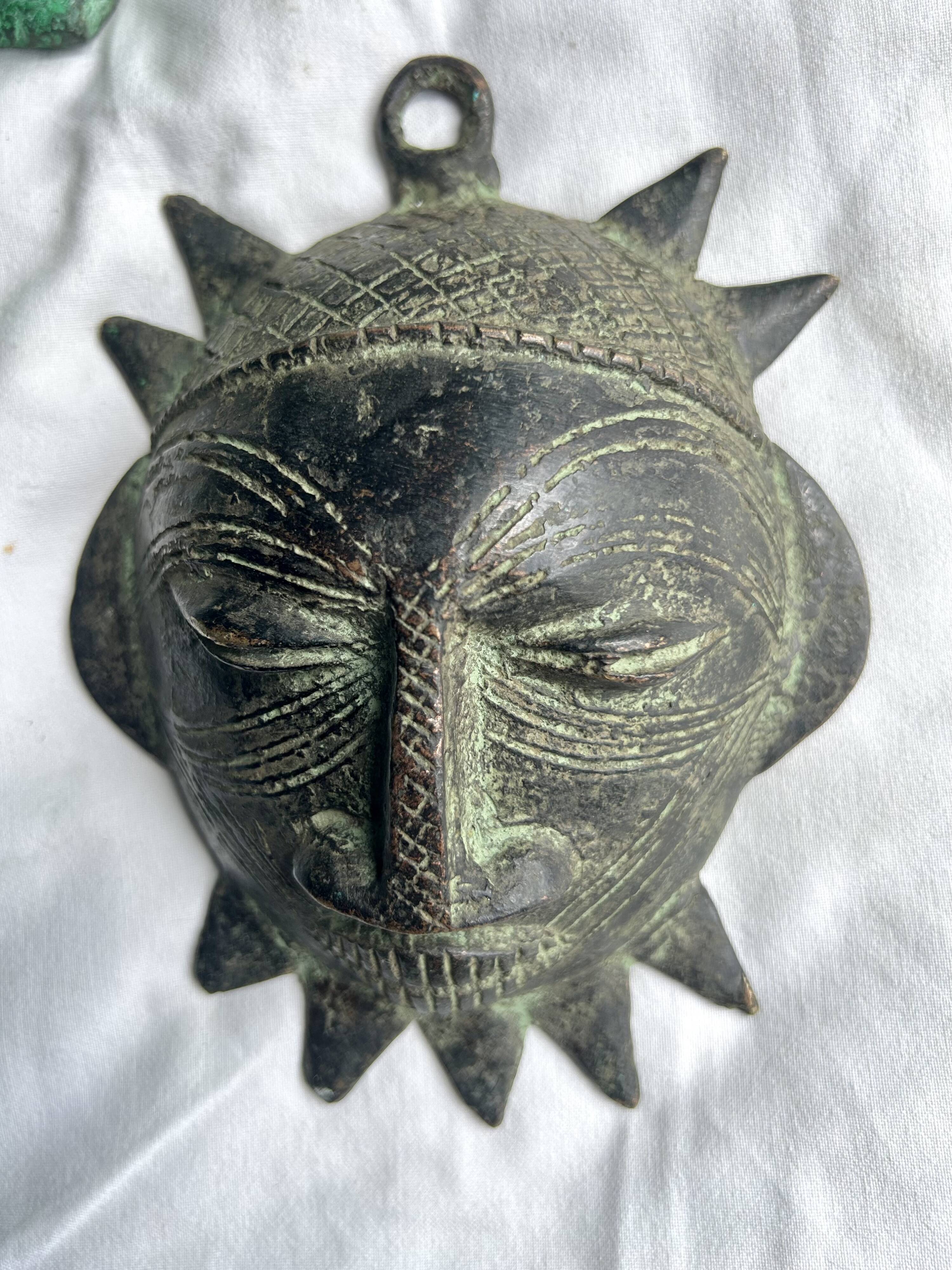 Masque Tikar en Bronze Fekima– Masque de Divinité | Art Africain