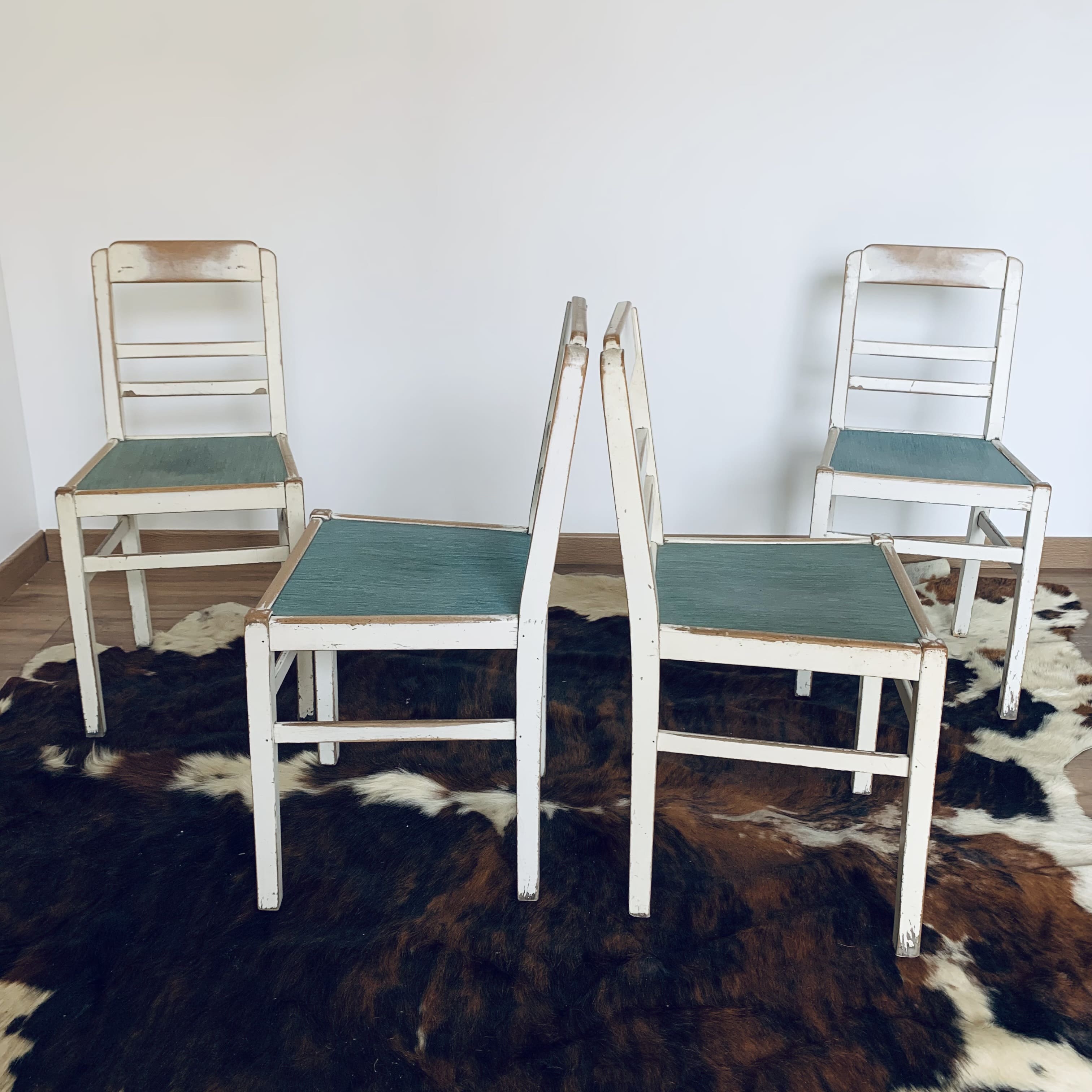 Series of 4 vintage chairs
