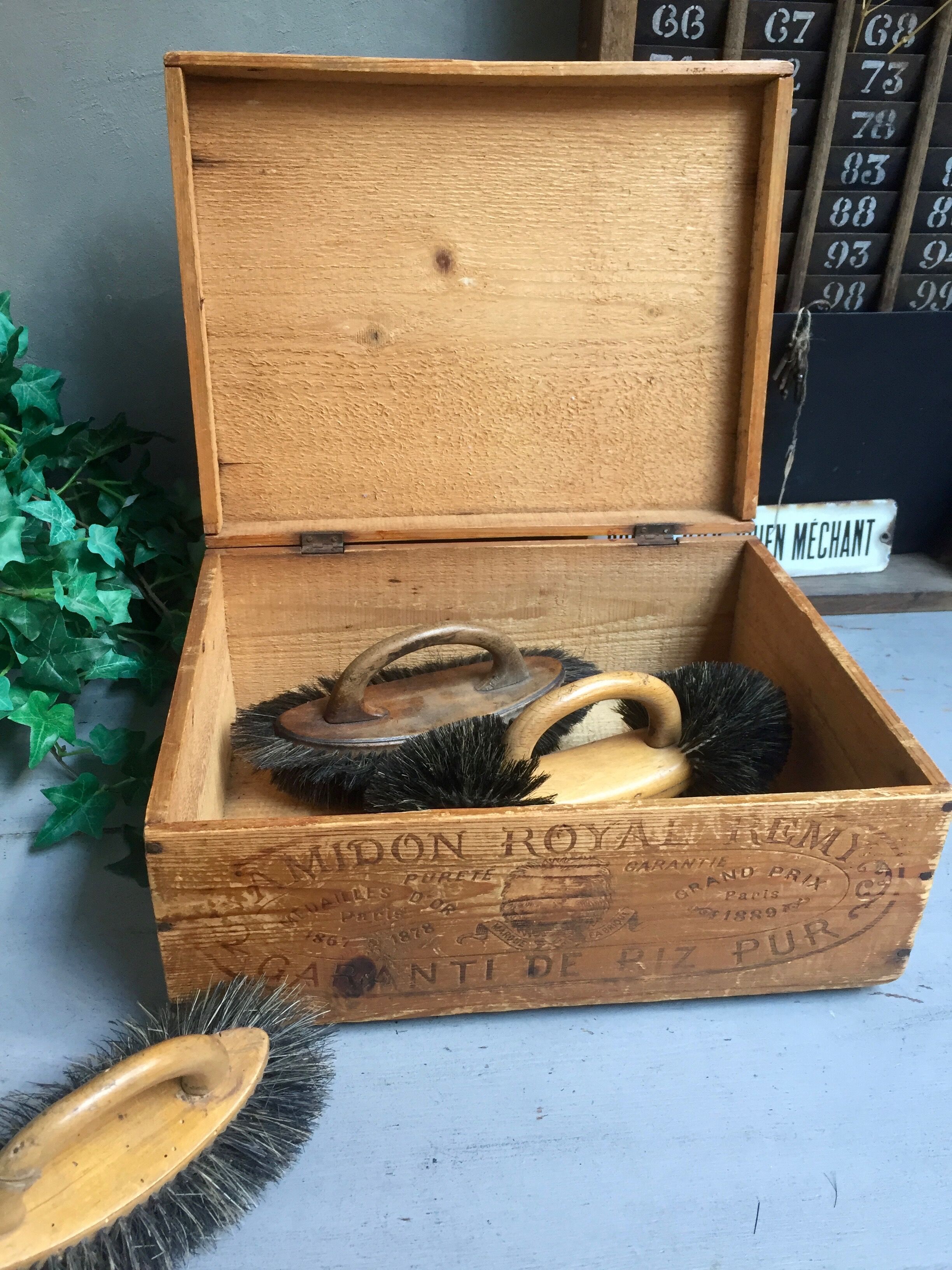 Former "starch Royal Remy" wooden box