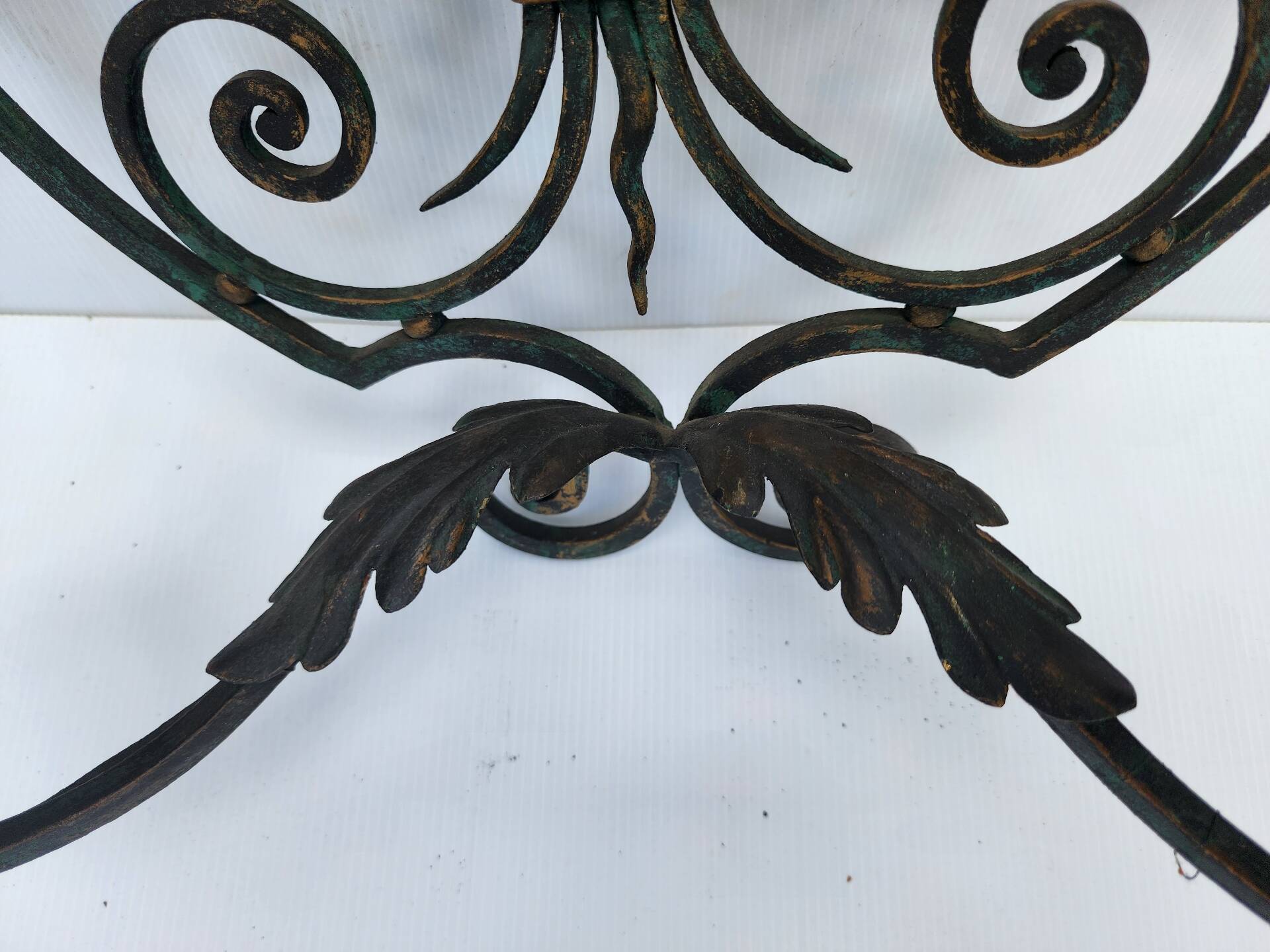 Ancienne paire d'appliquer fer forgé style baroque