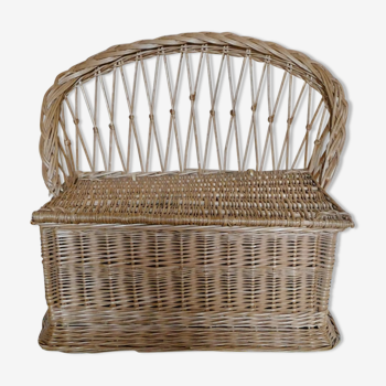 Wicker chest