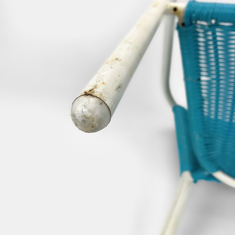 Children's armchair in white metal and turquoise blue scoubidou