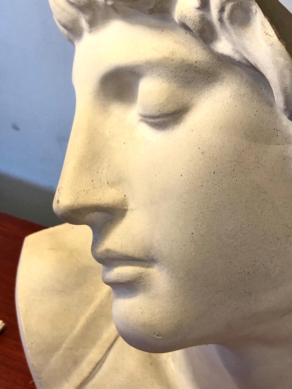 Bust the dying slave