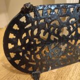 Dessous de plat en fonte ancien
