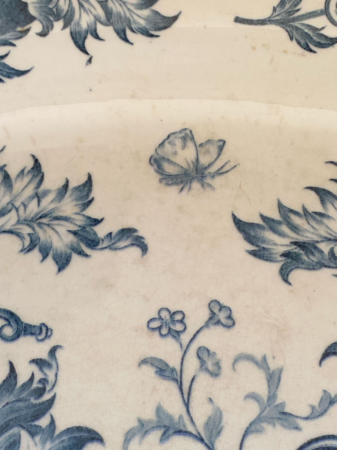 Plat de service ovale en terre de fer, Longwy, XIXe