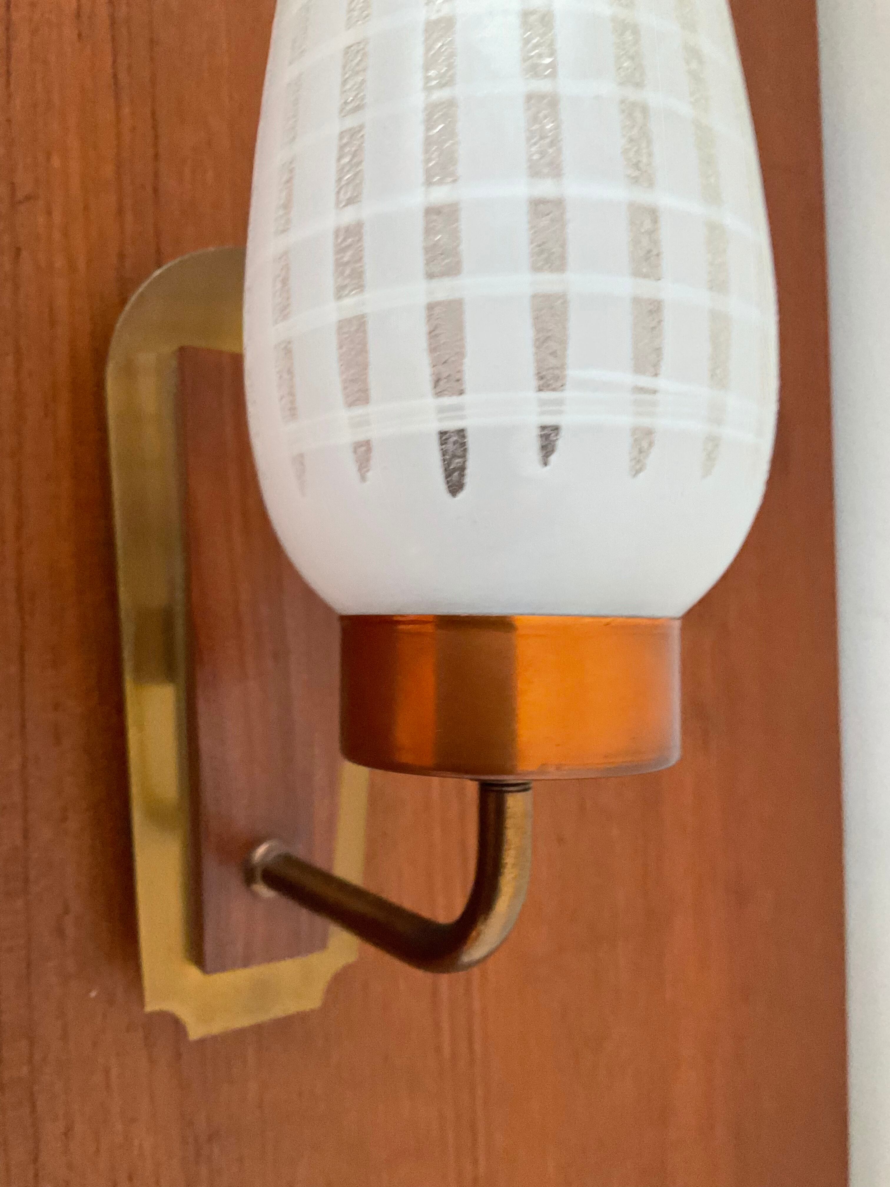 Scandinavian wall lamp in teak, brass and opaline from the 60s
