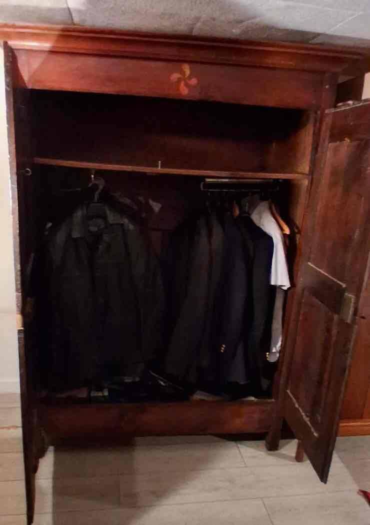 18th-century Malouine wardrobe, in walnut.