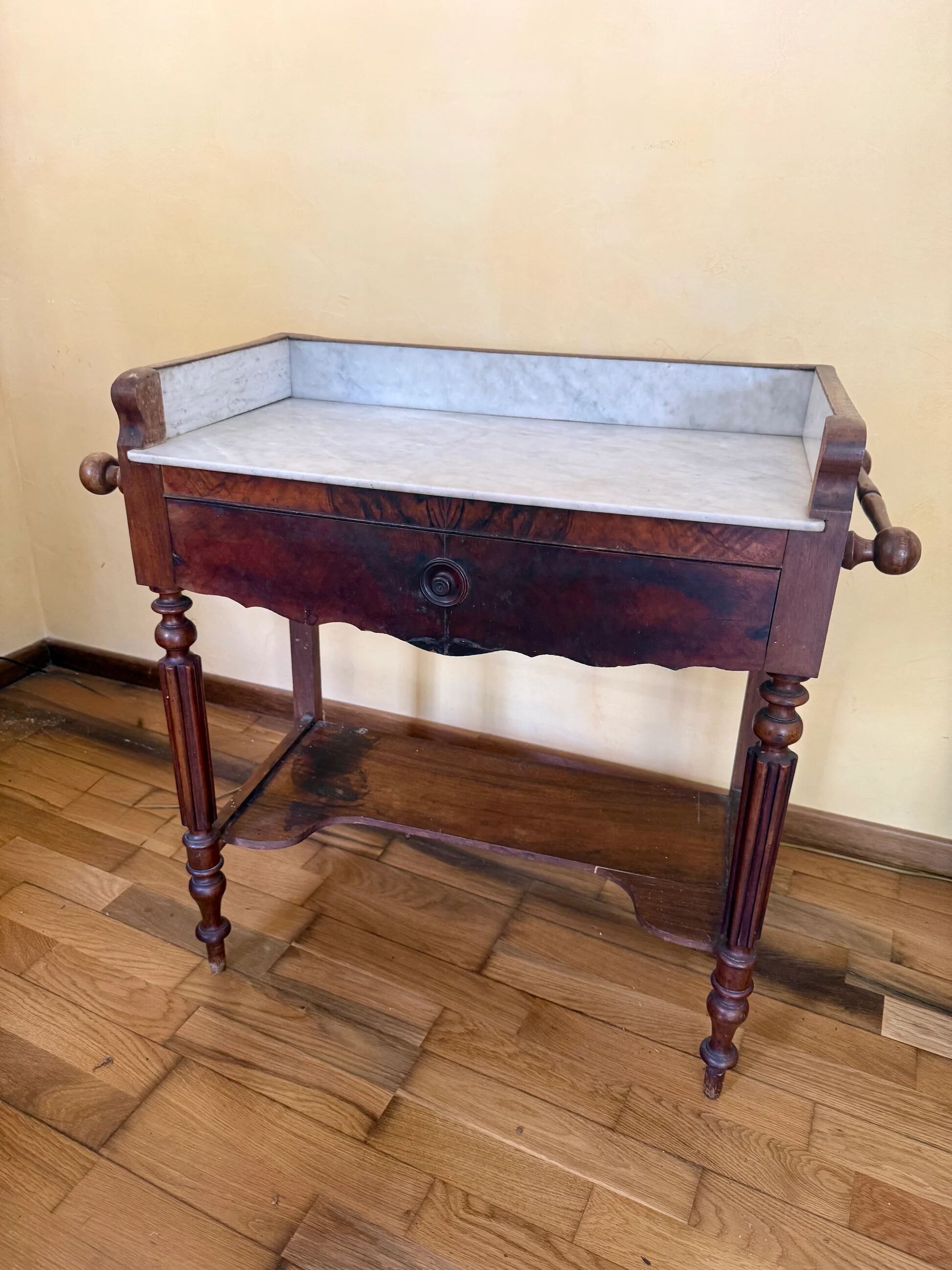 Bureau coiffeuse en bois et marbre