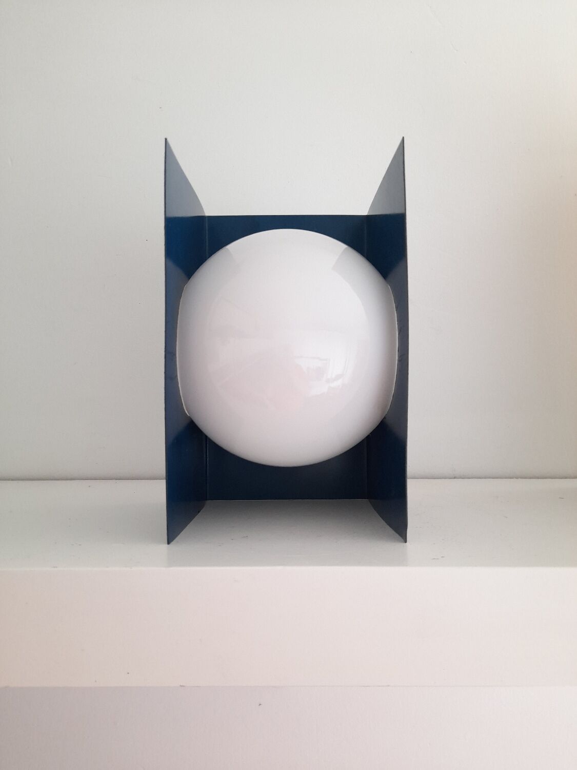 Geometric wall lamp