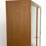 Armoire danoise en teck avec portes vitrées attribuée à Kai Winding, années 1960