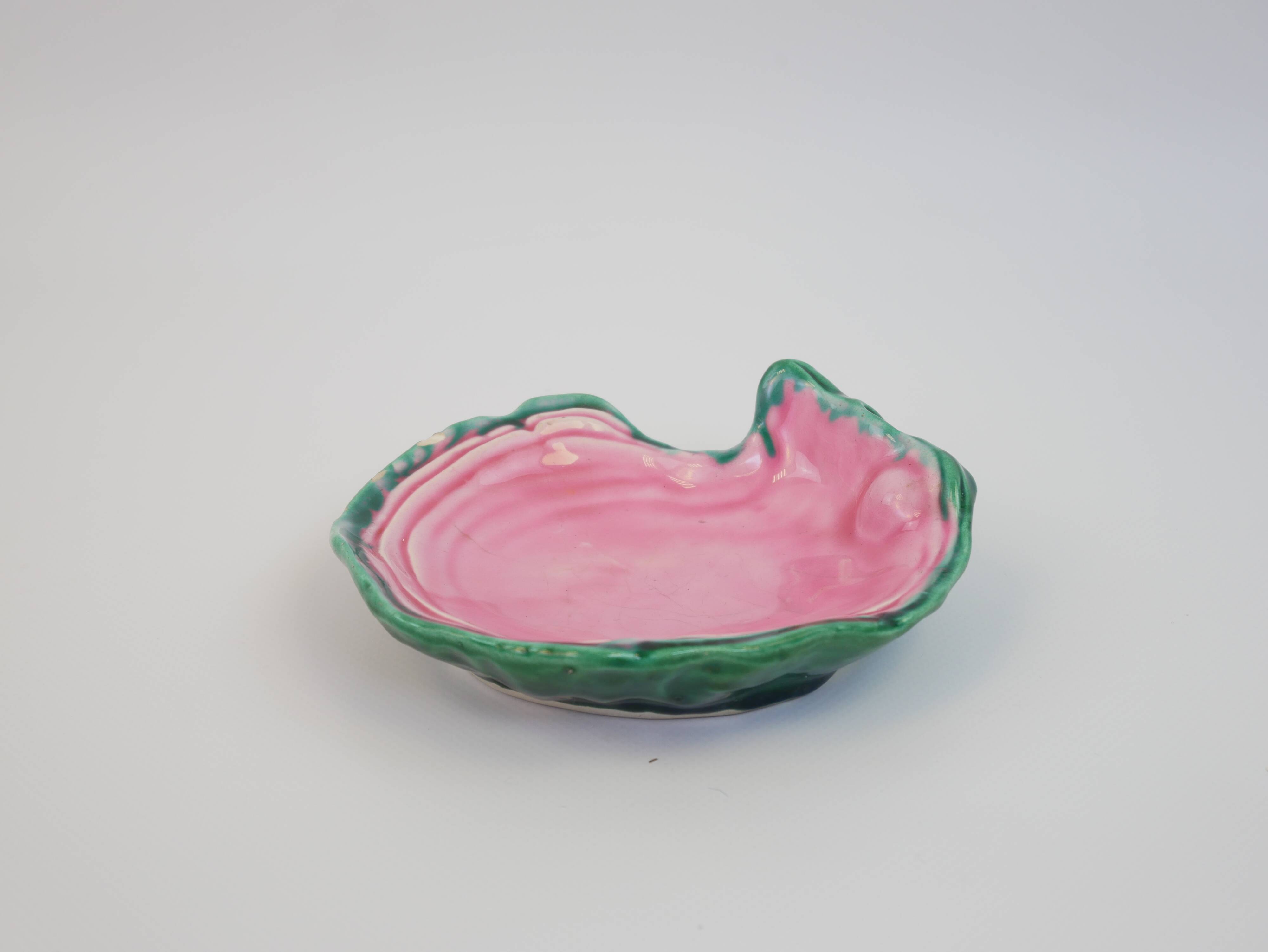 Vide Poche coquillage en céramique vert et rose signé A.Ferlay Vallauris Circa 1960