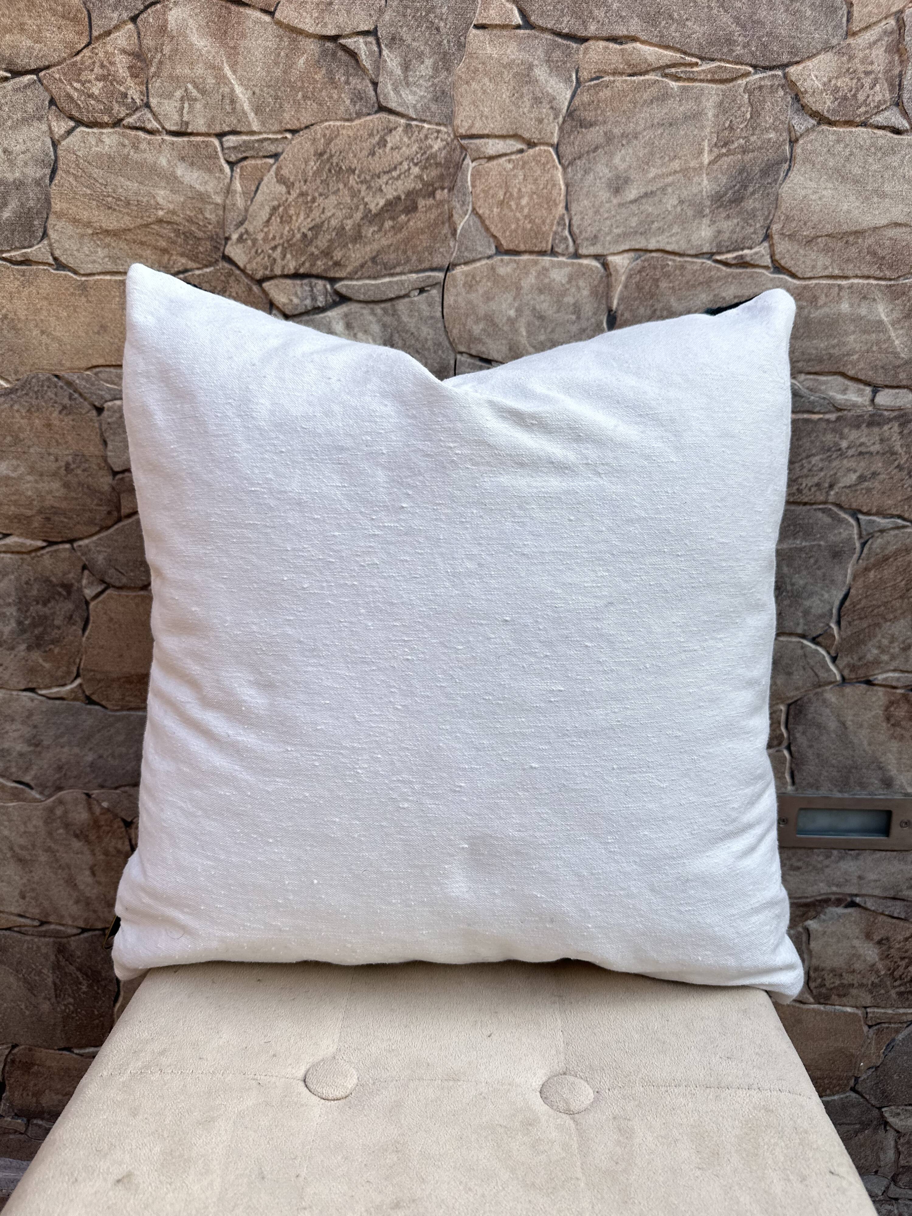 Moroccan Kilim cushion cover: Handmade wool cushion.