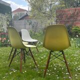 Set of 4 DSW chairs by Charles and Ray Eames edits Herman Miller