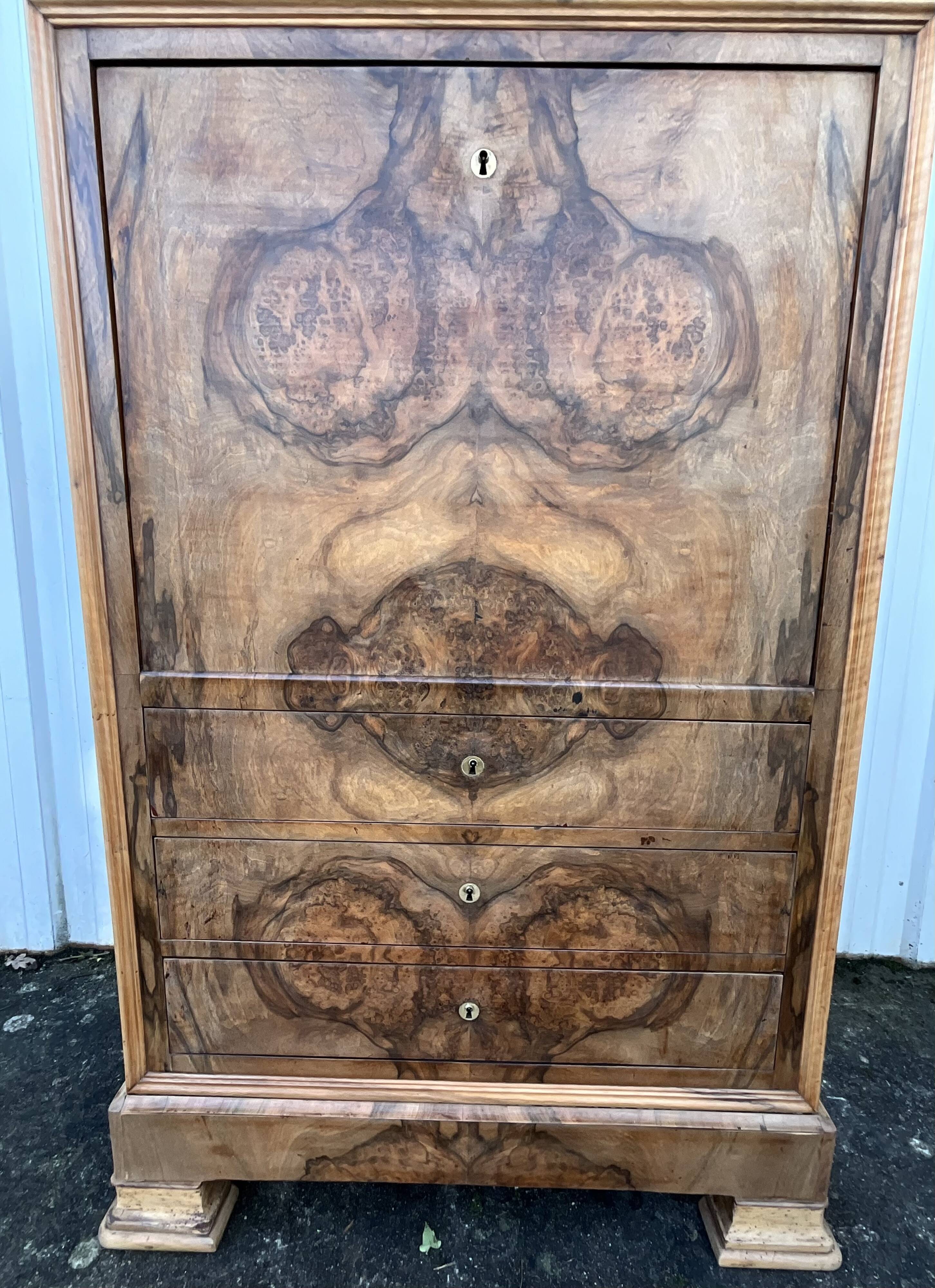 Louis-Philippe secretary, mid-19th century, in walnut burl.