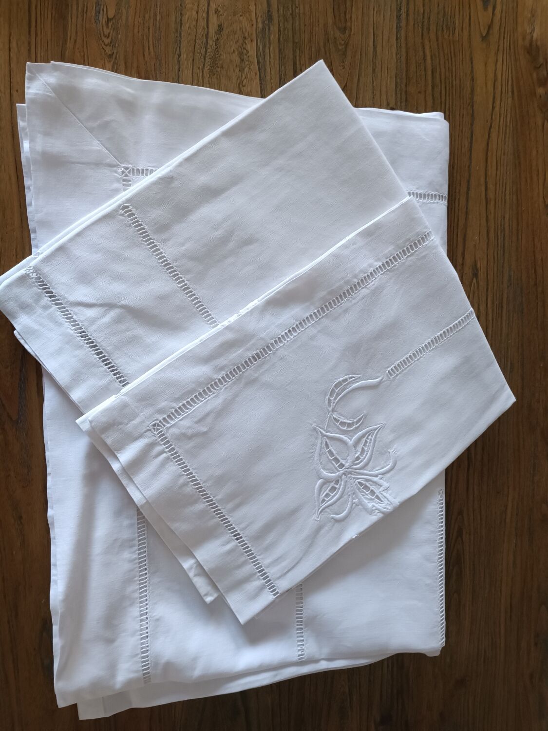 Old white sheet set
