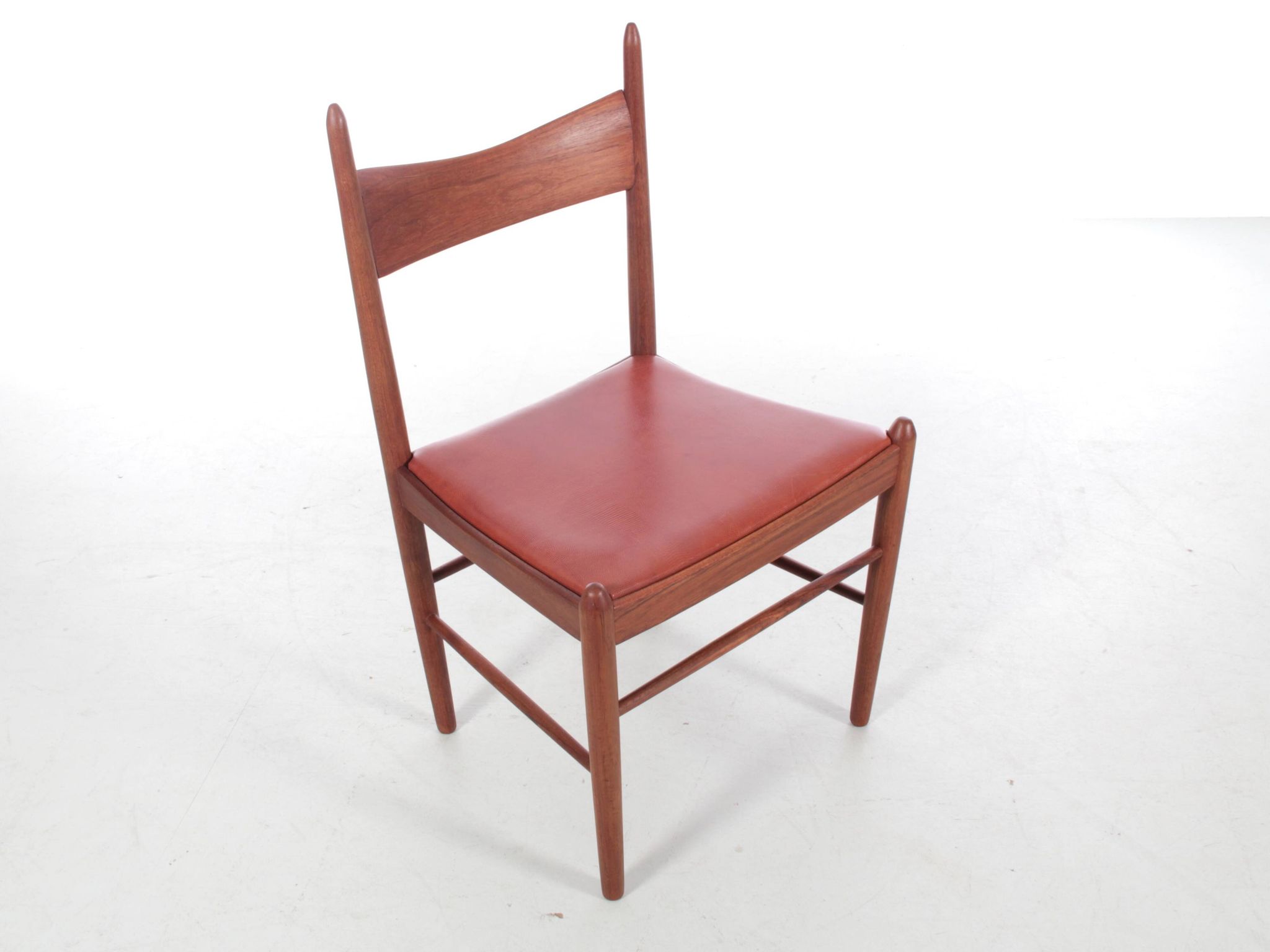 Suite de 6 chaises scandinaves en teak