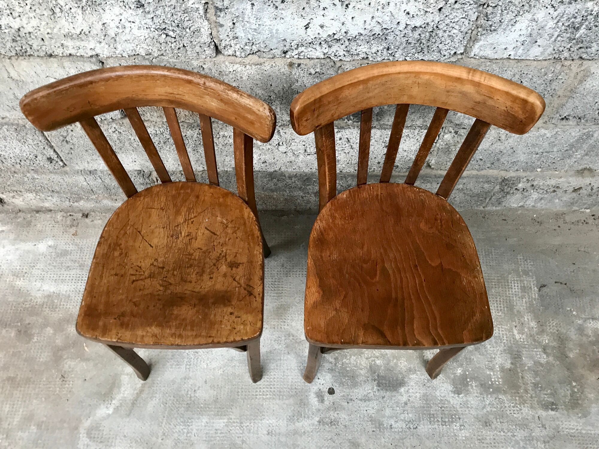 Pair of bistro chairs troquet Parisien in curved wood 1950