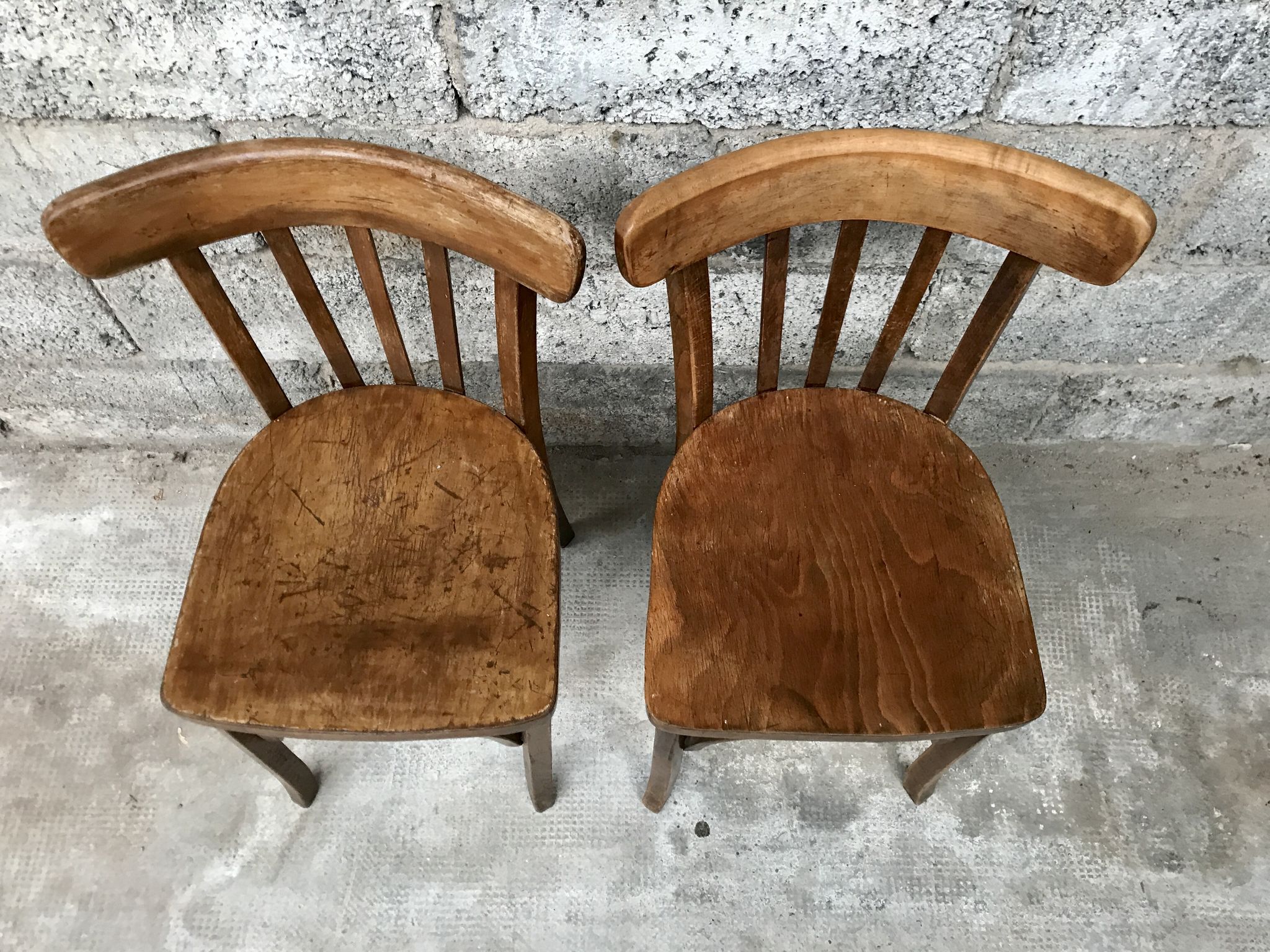 Pair of bistro chairs troquet Parisien in curved wood 1950