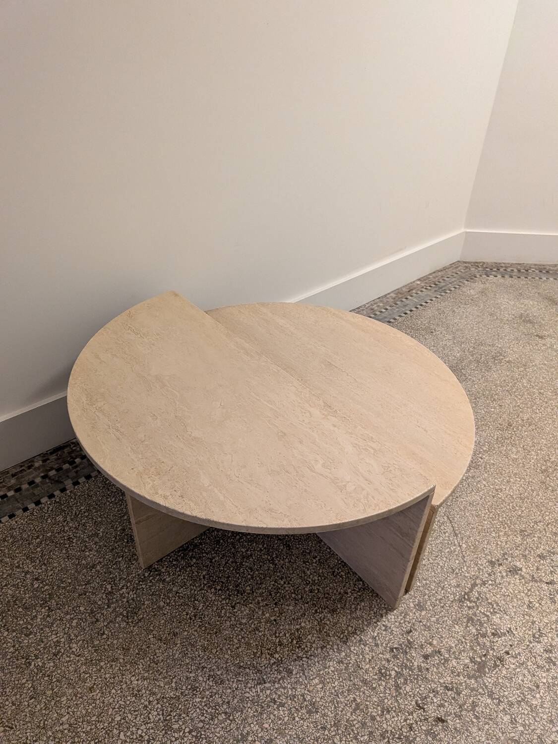 Table basse ronde en travertin par Up & Up, Italie 1970