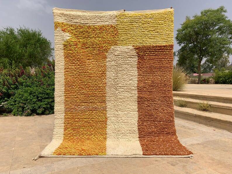 Traditional handwoven Berber rug, size 150 x 250 cm