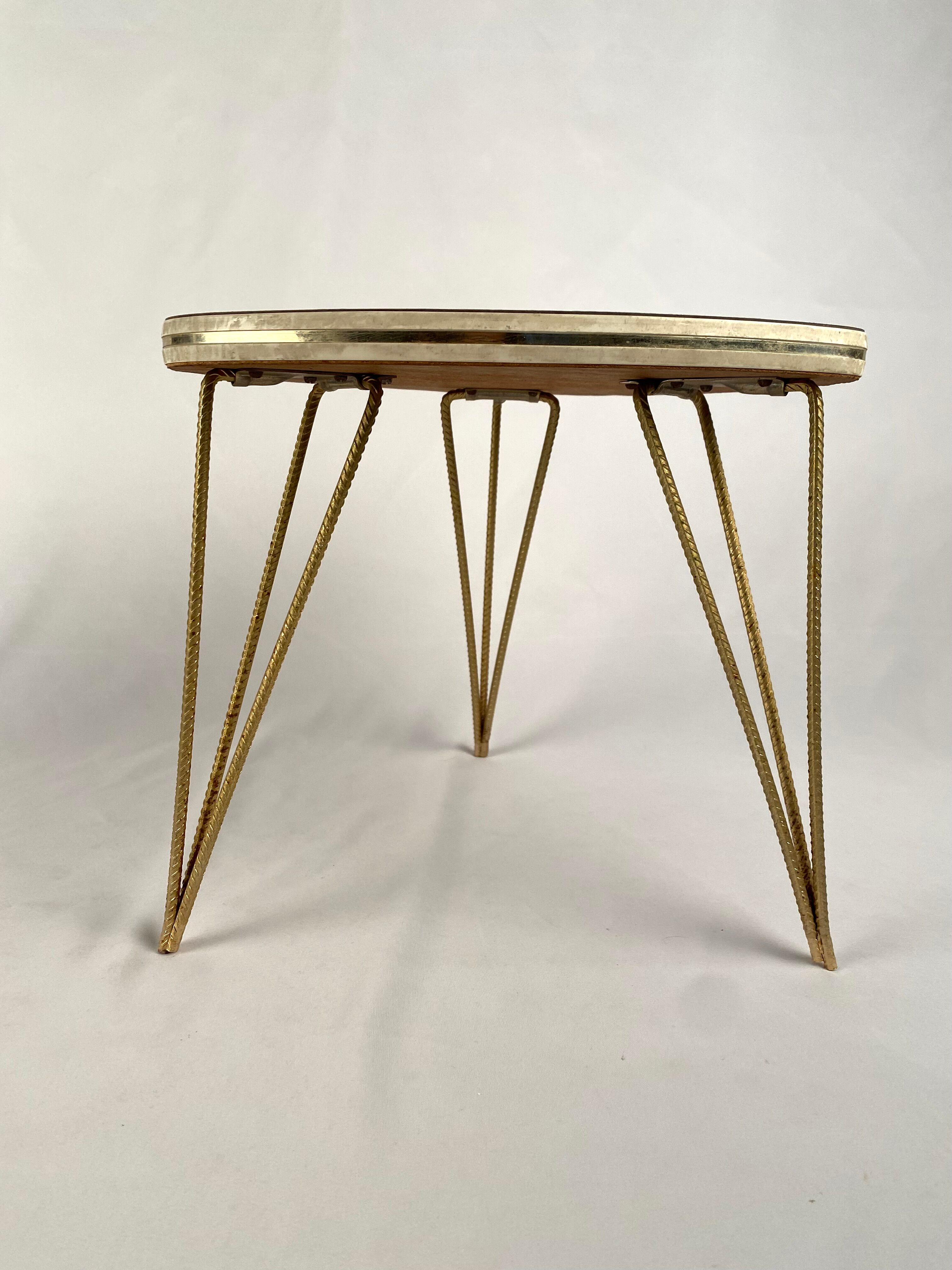 Formica tripod plant holder