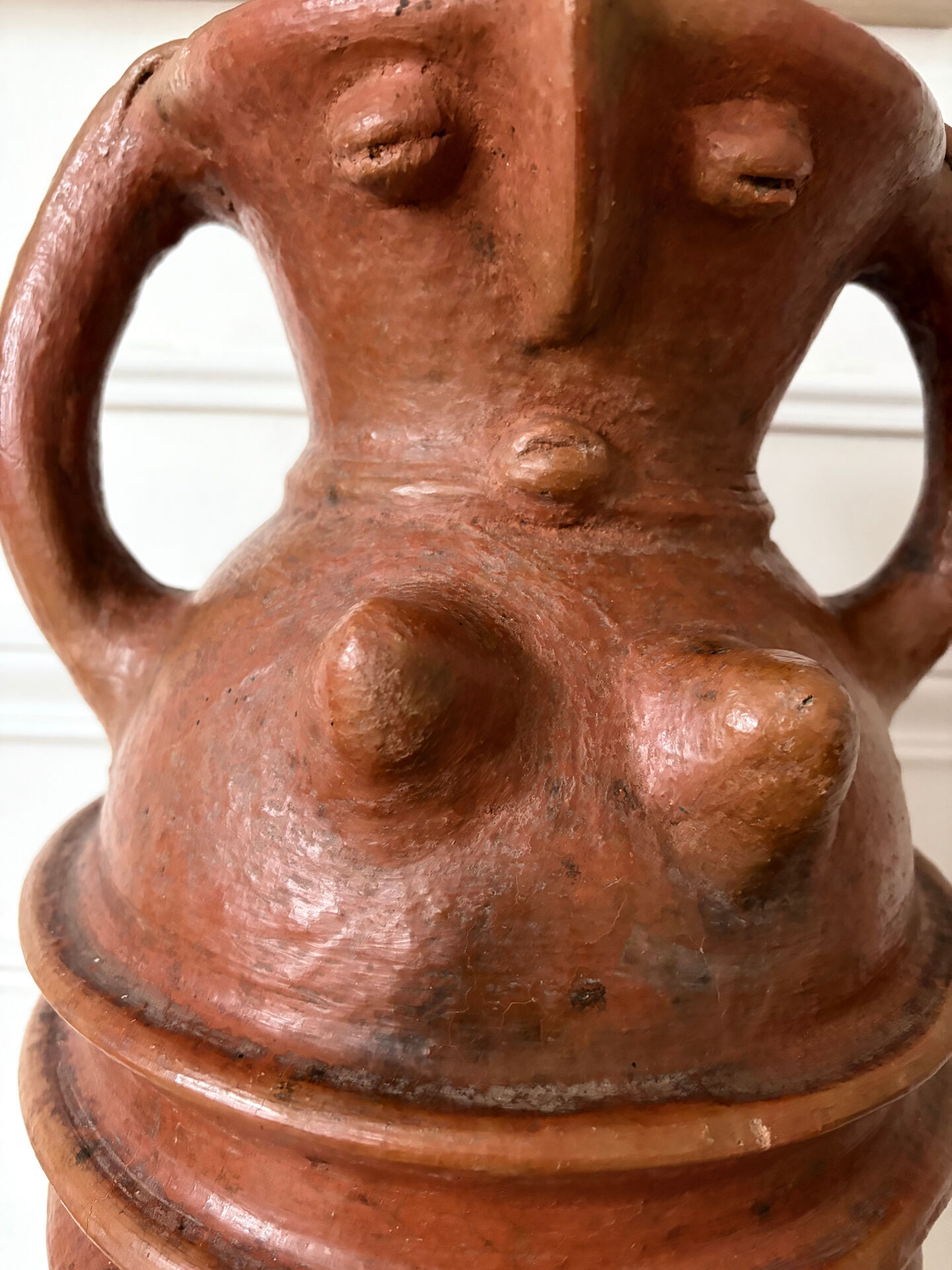 Vase anthropomorphe en terre cuite Art populaire