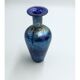 Vase en verre irisé bleu