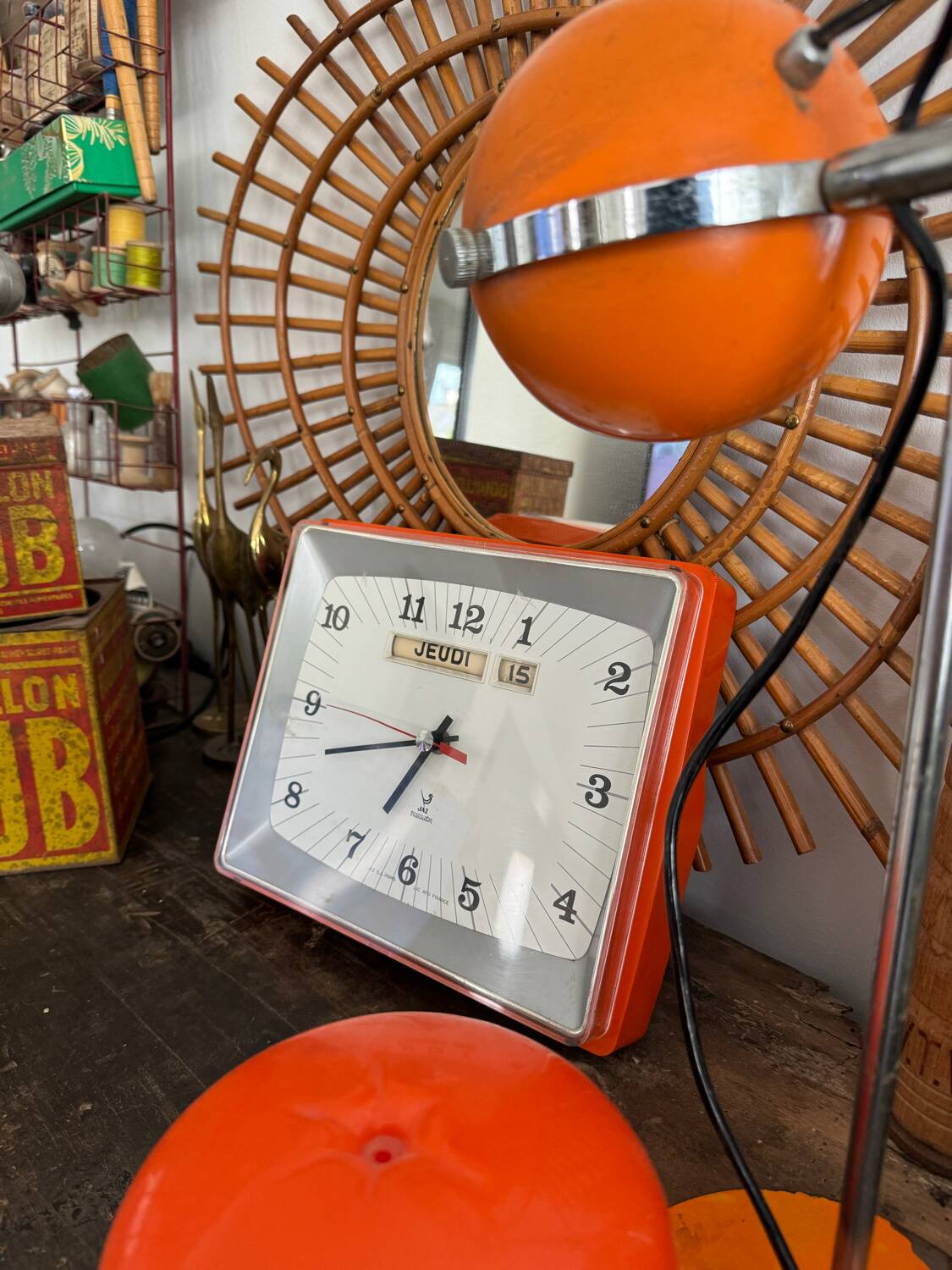 Jaz vintage orange transistor pendulum