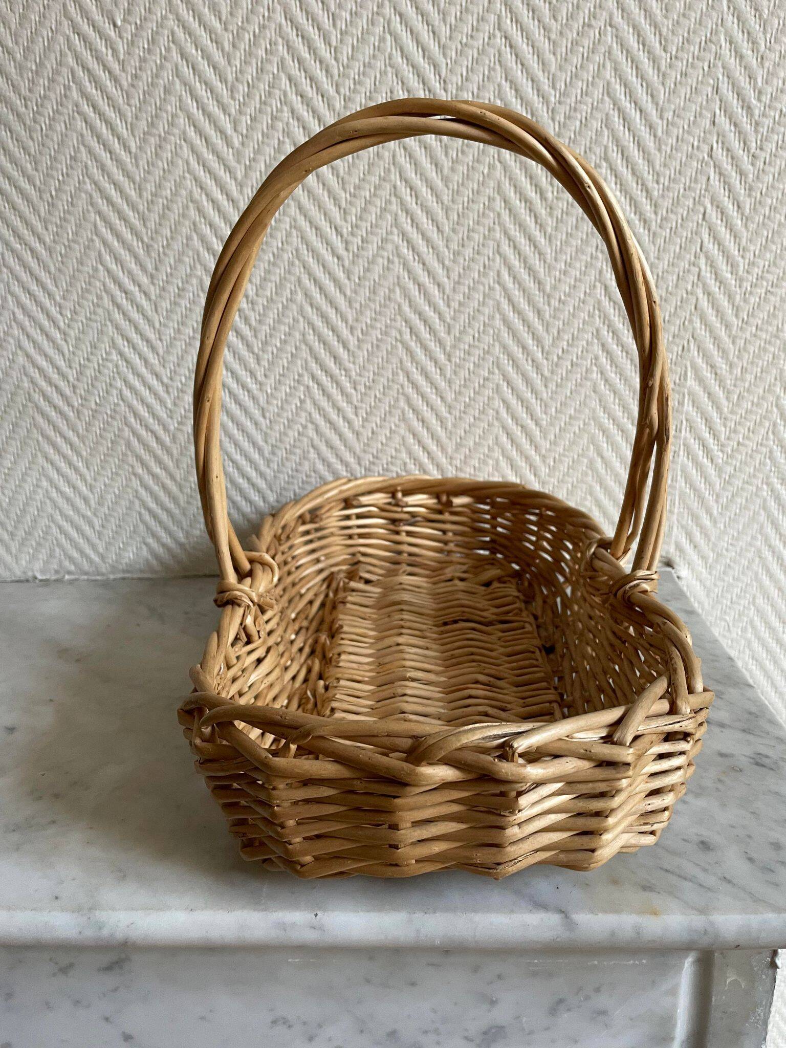 Small beige wicker basket