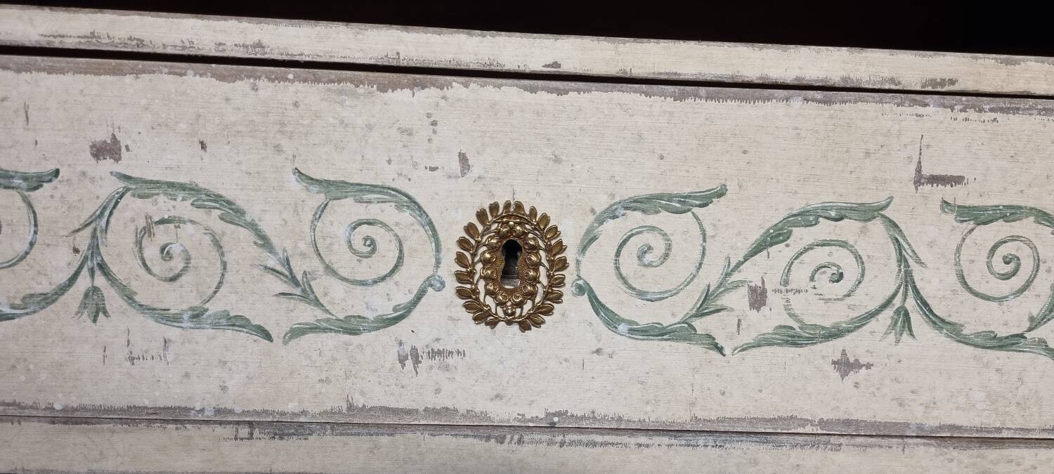 Old chest of drawers