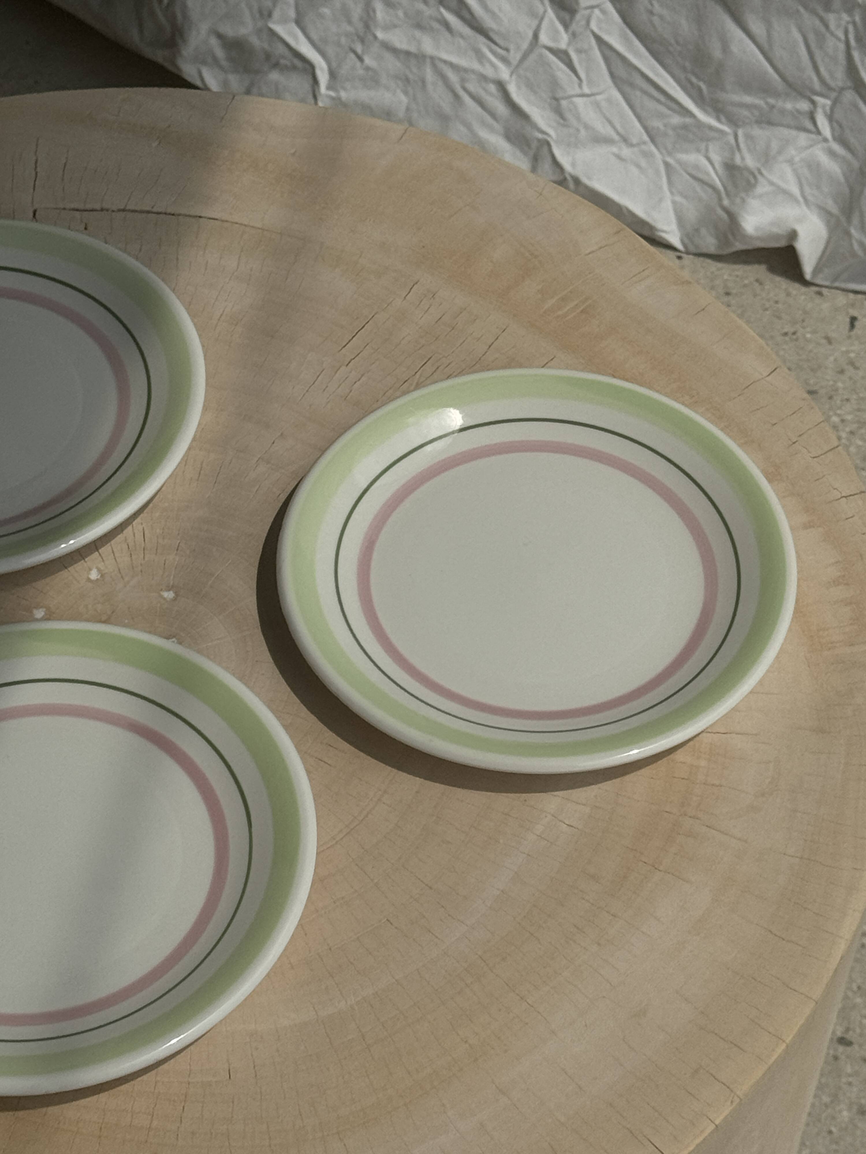 Set of 12 green and pink Italian plates
