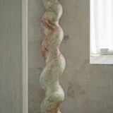 Grand antique Italian sculptural pedestal from the 18th century in twisted barley wood.