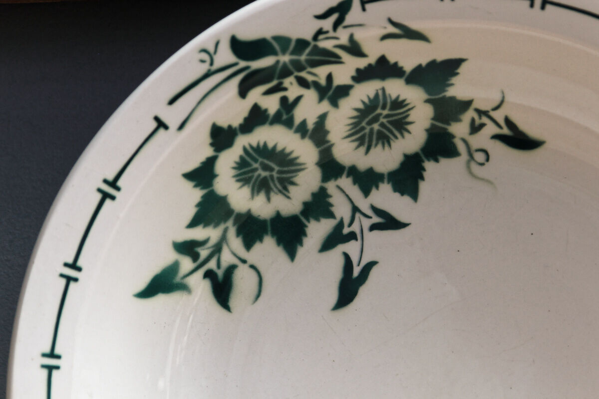 Hollow flat St Amand Oise, model Liserons