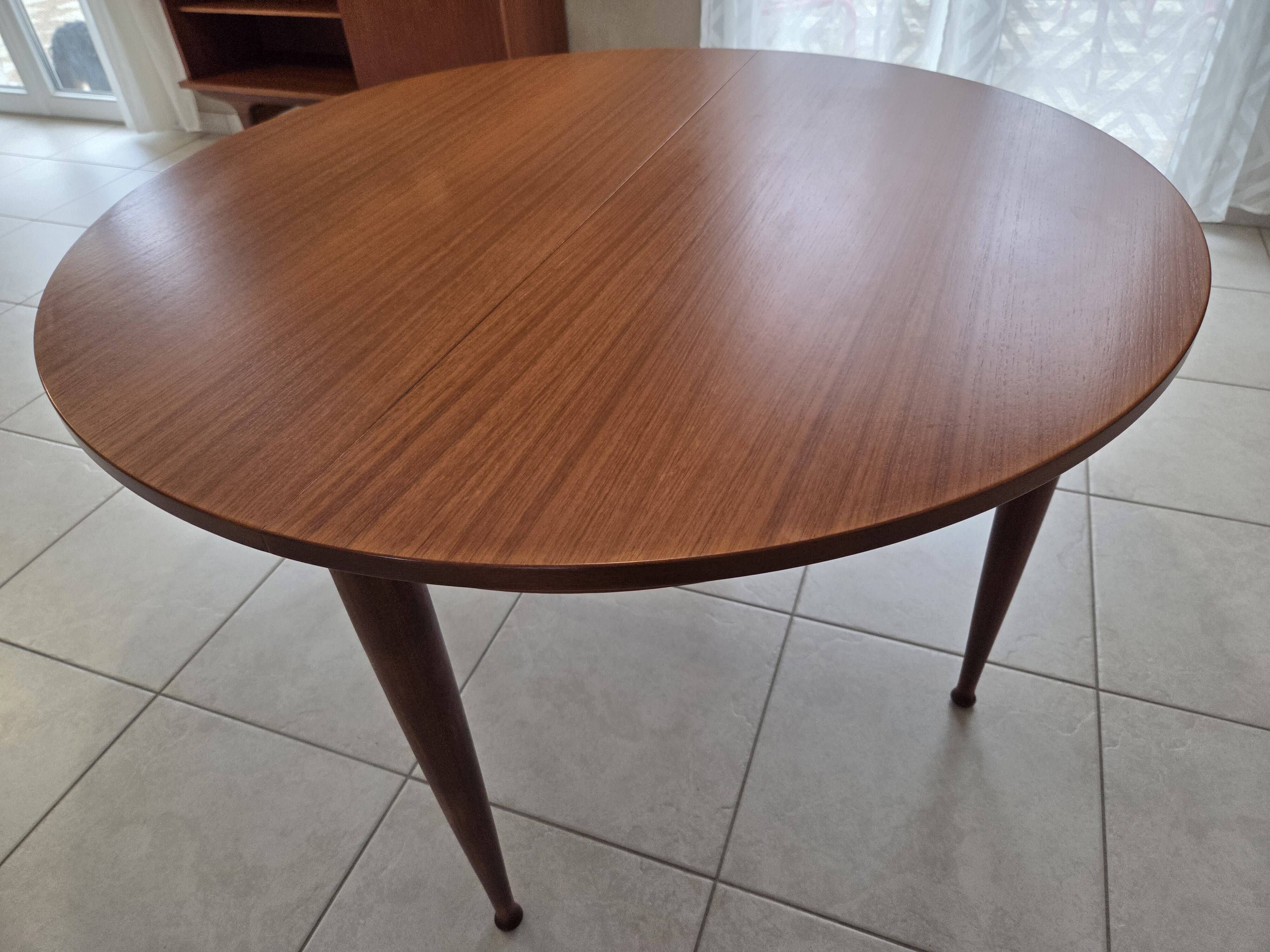 Round teak table in Scandinavian design from the late 1960s.