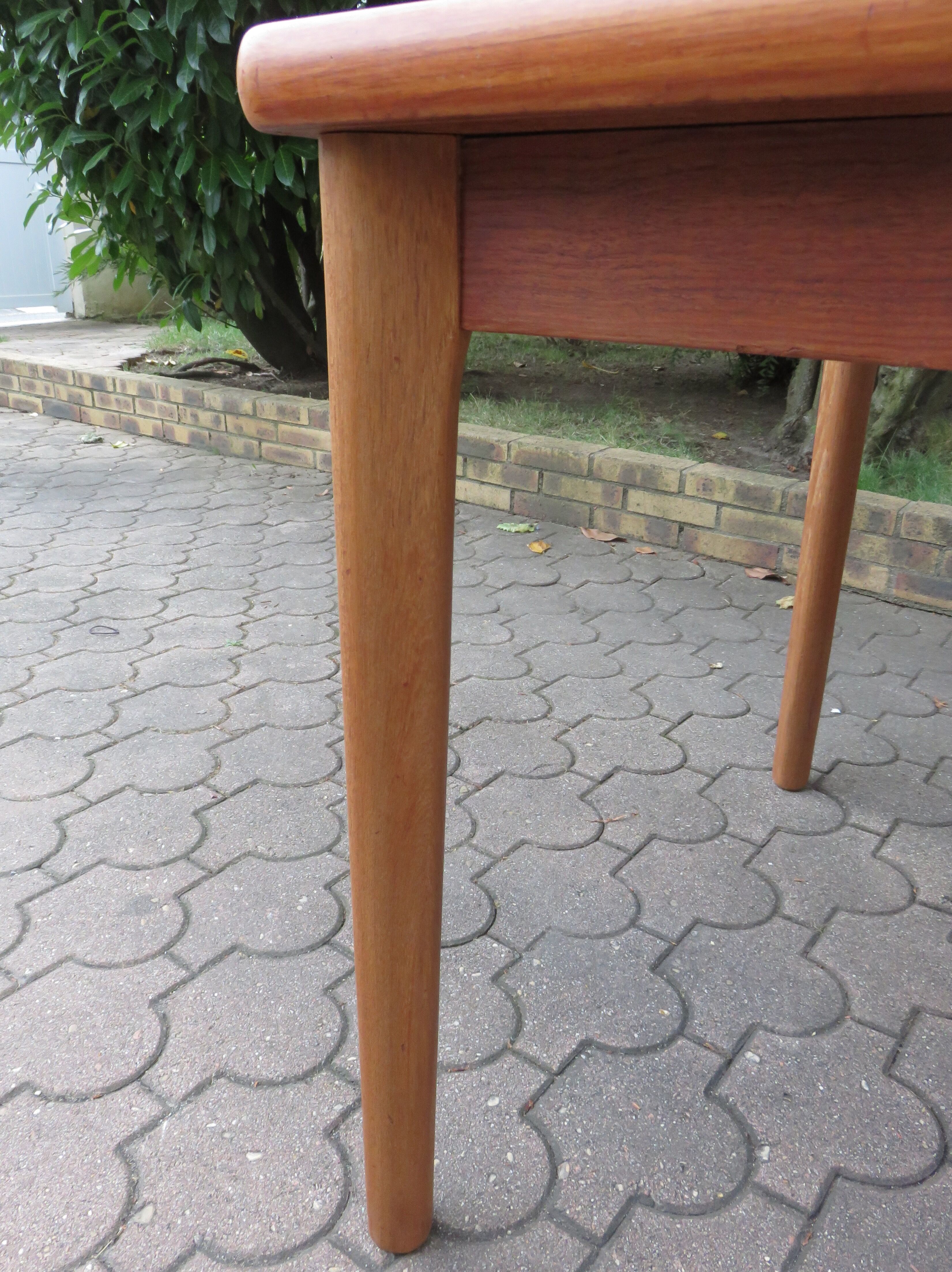 Extendable teak table by Henning Kjaernulf, Denmark 1960