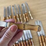 Set of knives with bamboo handles