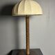 Grande lampe de table en bois tourné en forme de champignon brutaliste des années 1950, 95 cm.