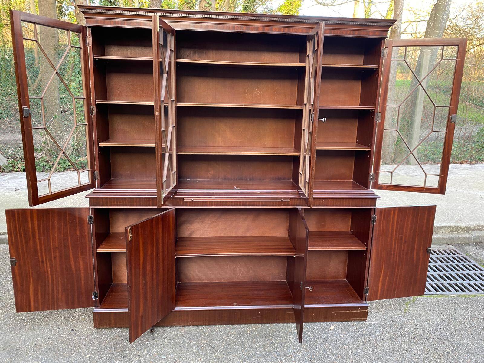 English display cabinet with 4 doors in mahogany, 1960.