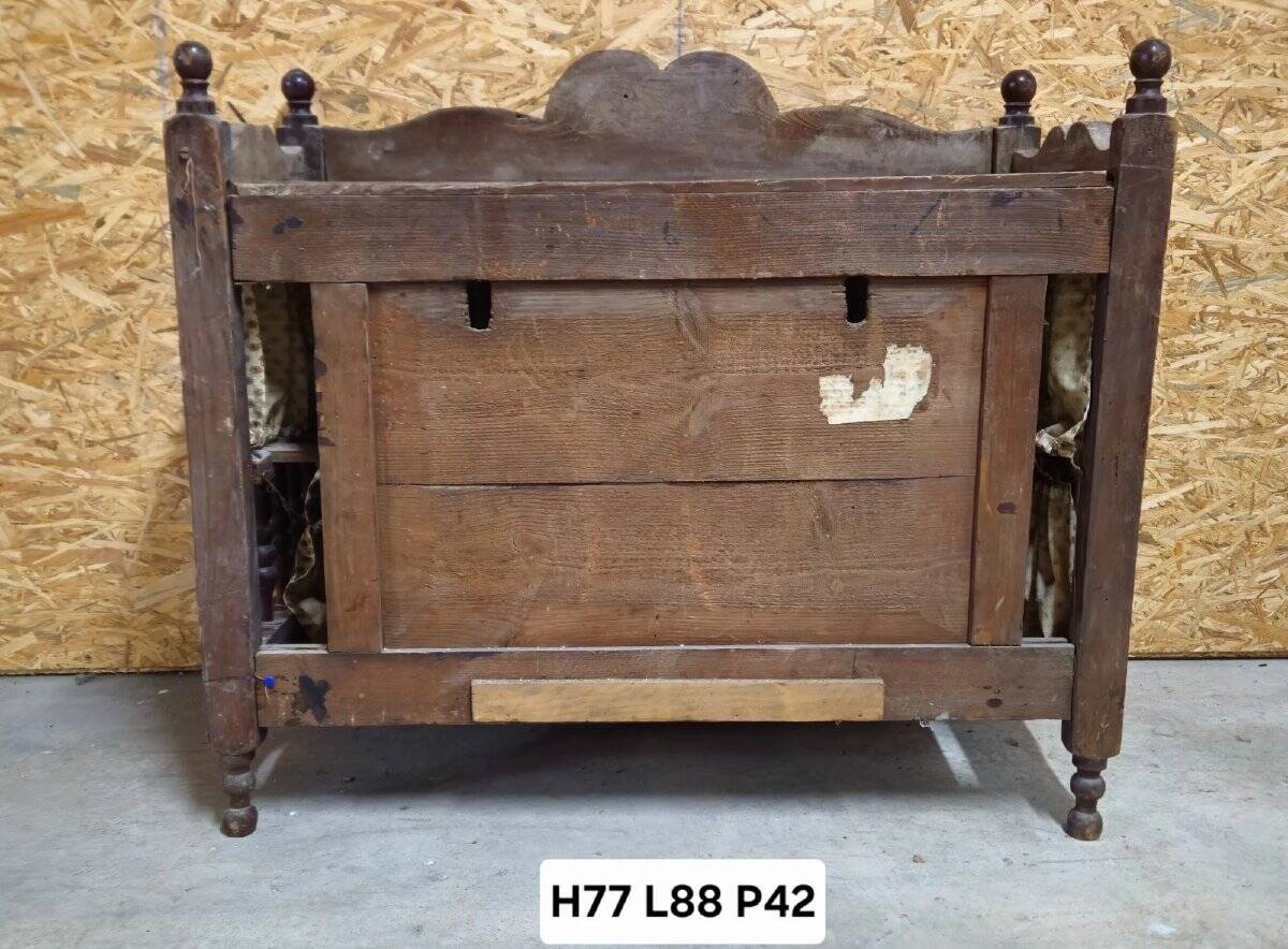 Pantry / wall-mounted side cabinet / walnut / 18th century