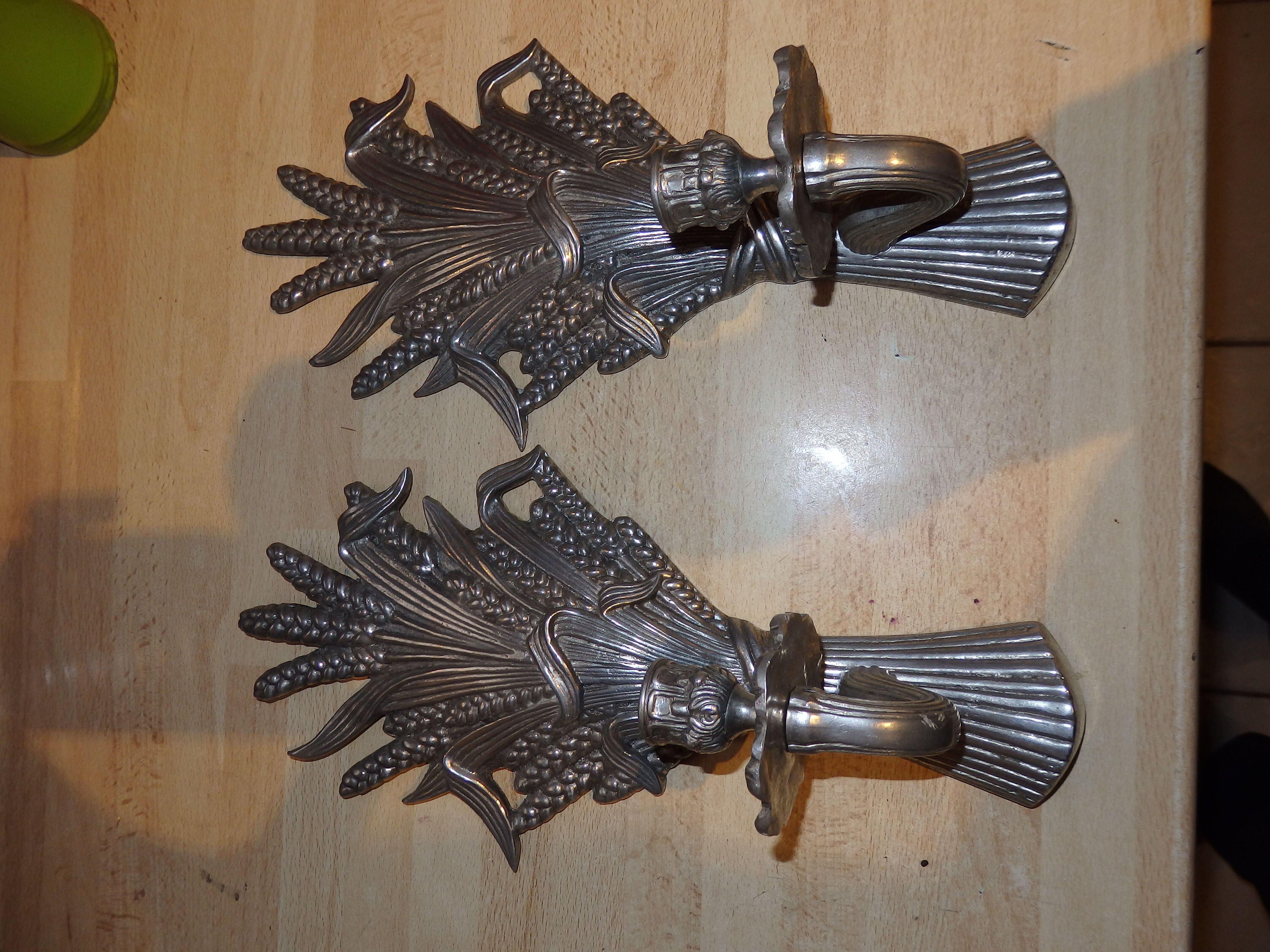 Ancient pair Apply Mural Push in tin wheat bouquet