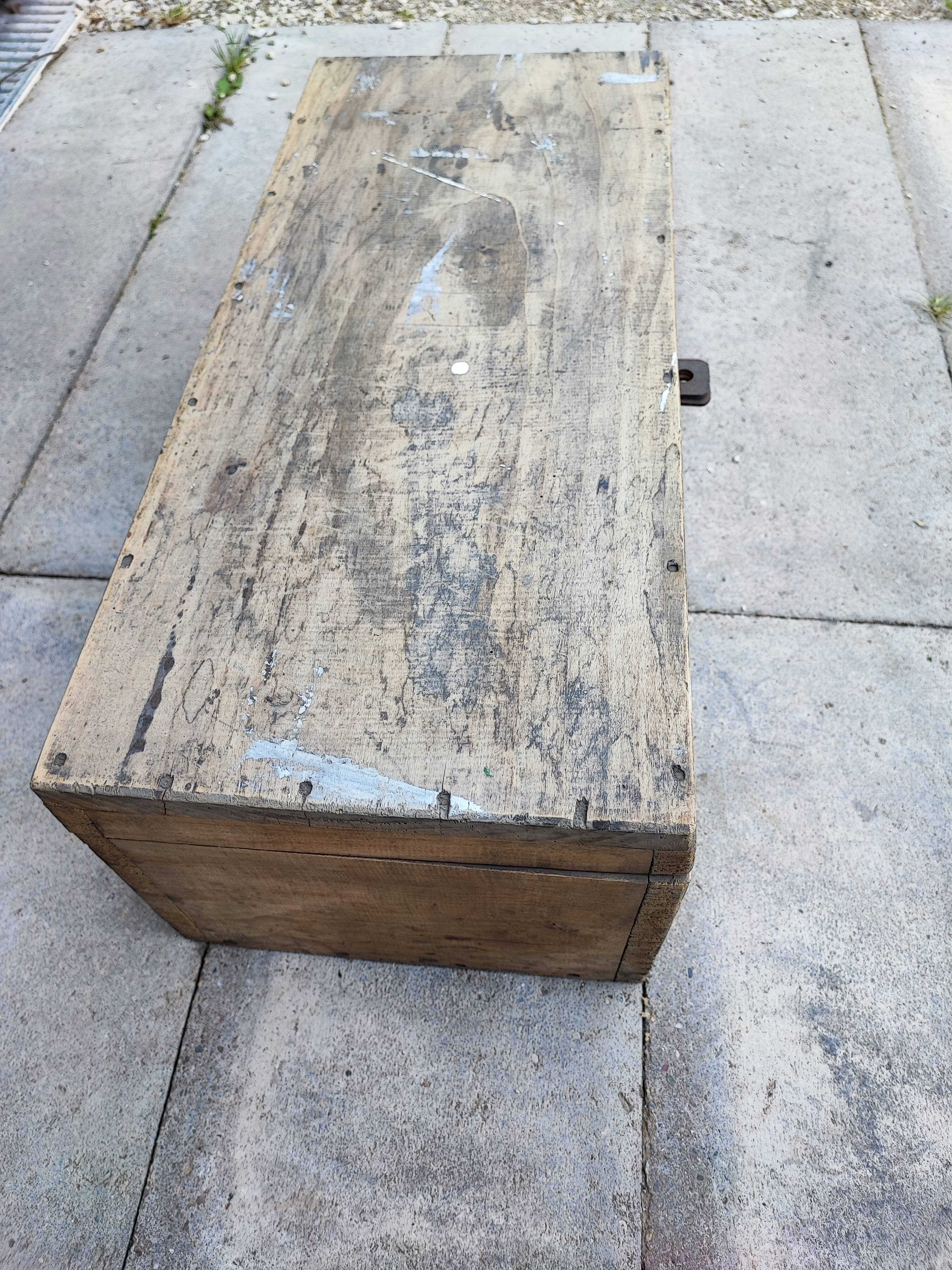 Trunk chest in raw wood