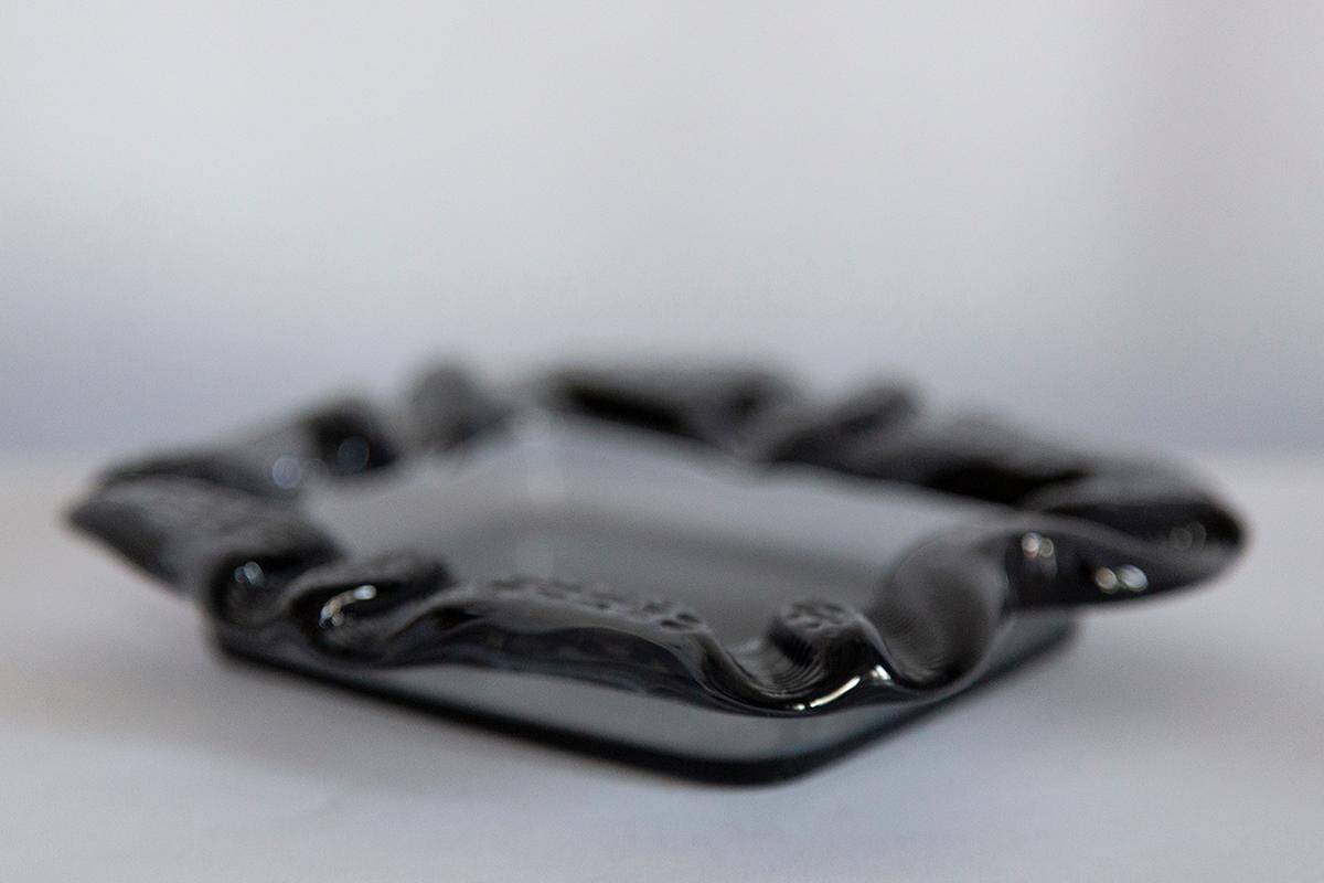 Grey crystal glass ashtray, mid-century, Italy, 1970s.