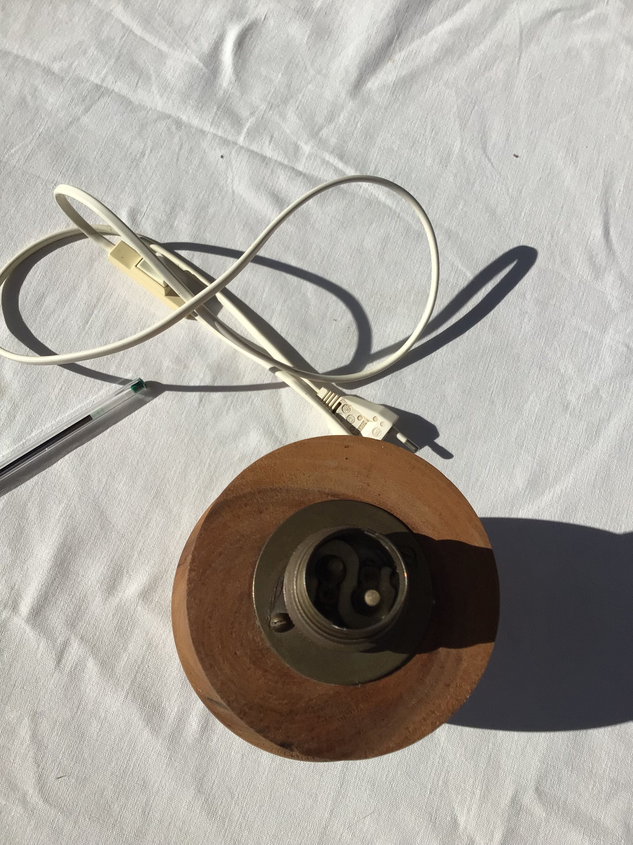 Solid wood lamp foot dug 70's