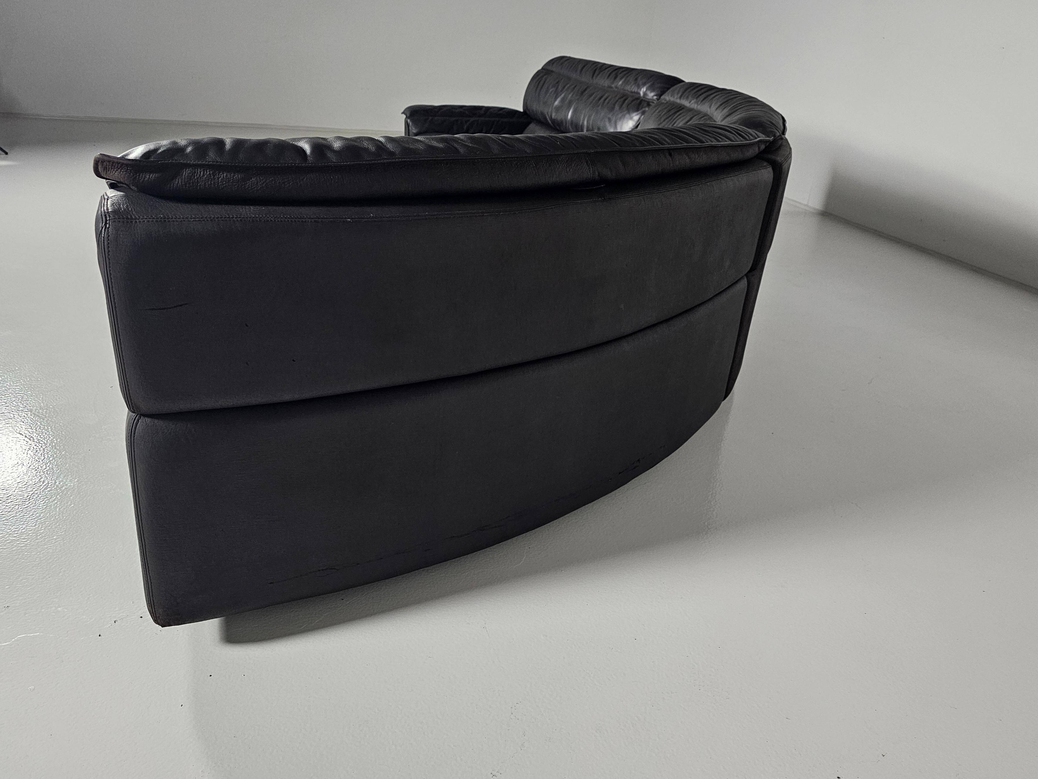 'Bogo' leather canapé in black, Carlo Bartoli for Rossi di Albizzate, 1970s.