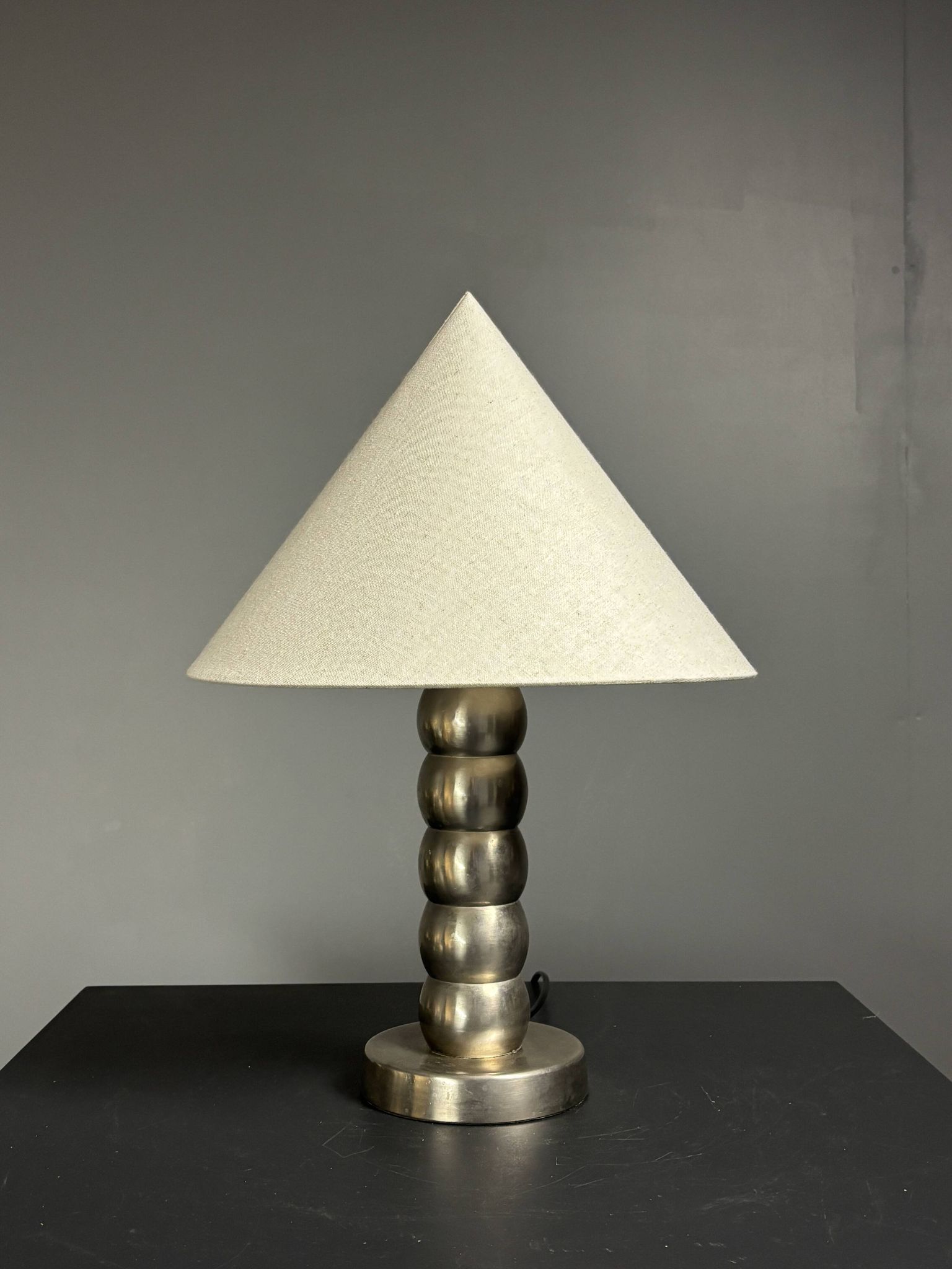 Lampe de table moderne en nickel plaqué de style mid-century, époque spatiale, années 1970.