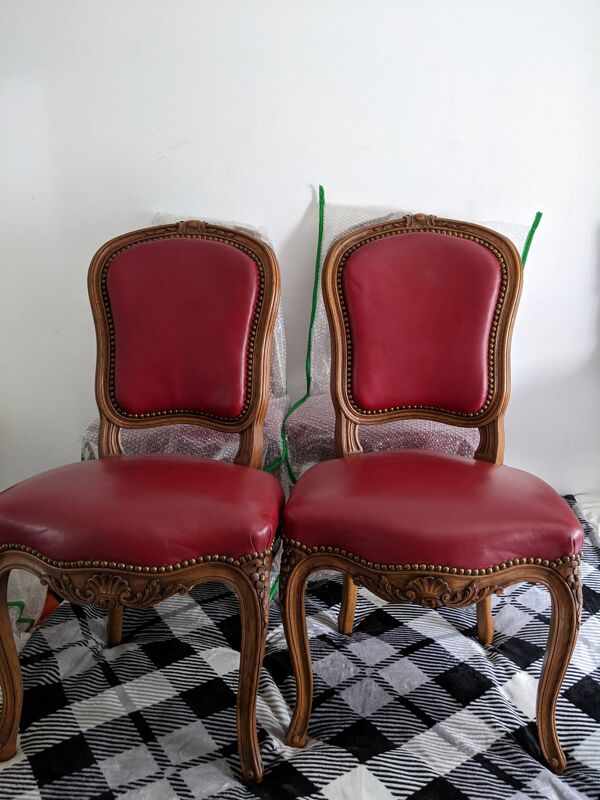 Lot de Chaises Style Louis XV Cabriolet – Bois Sculpté & Cuir Bordeaux