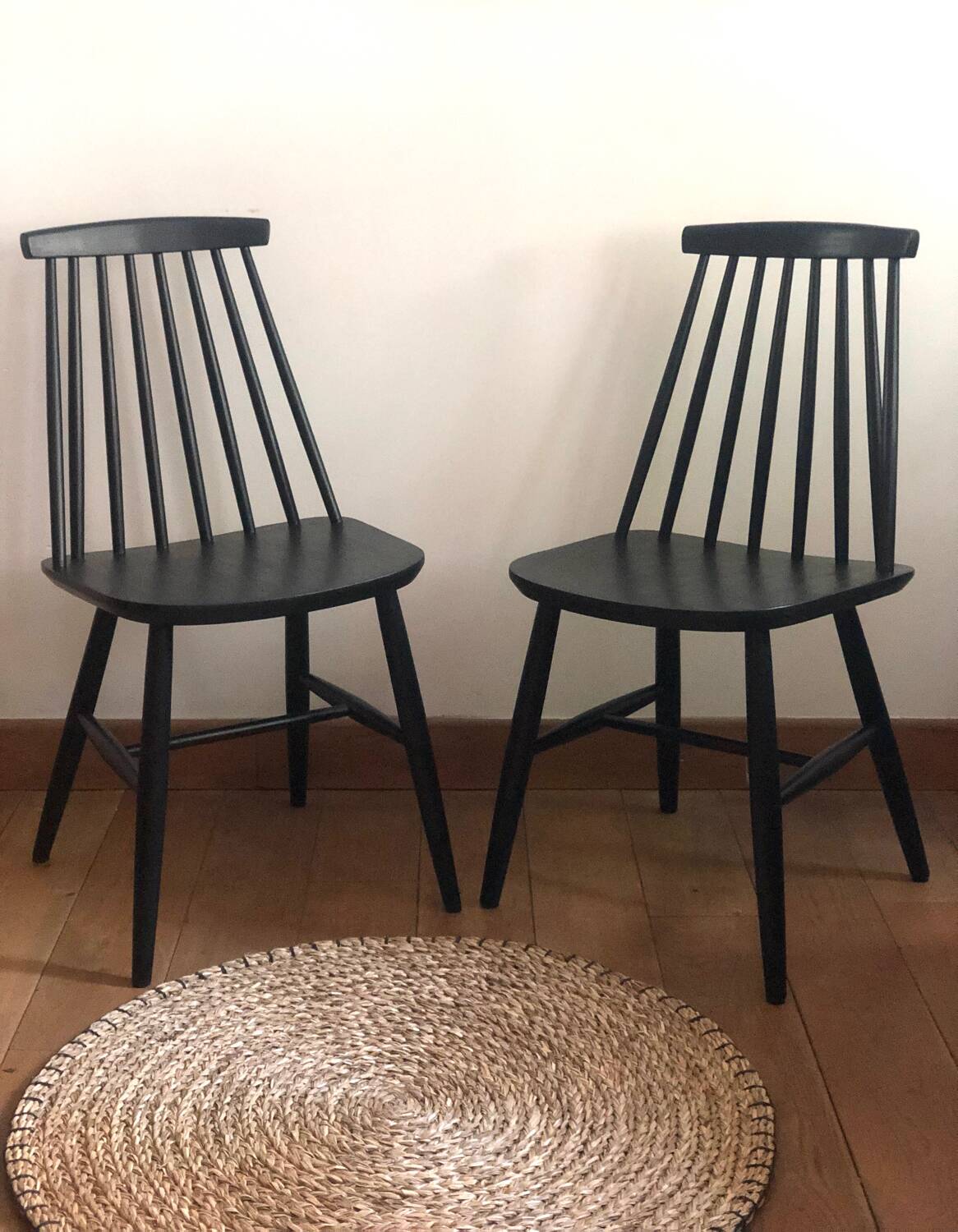 The pair of chairs in Tapiovaara style.