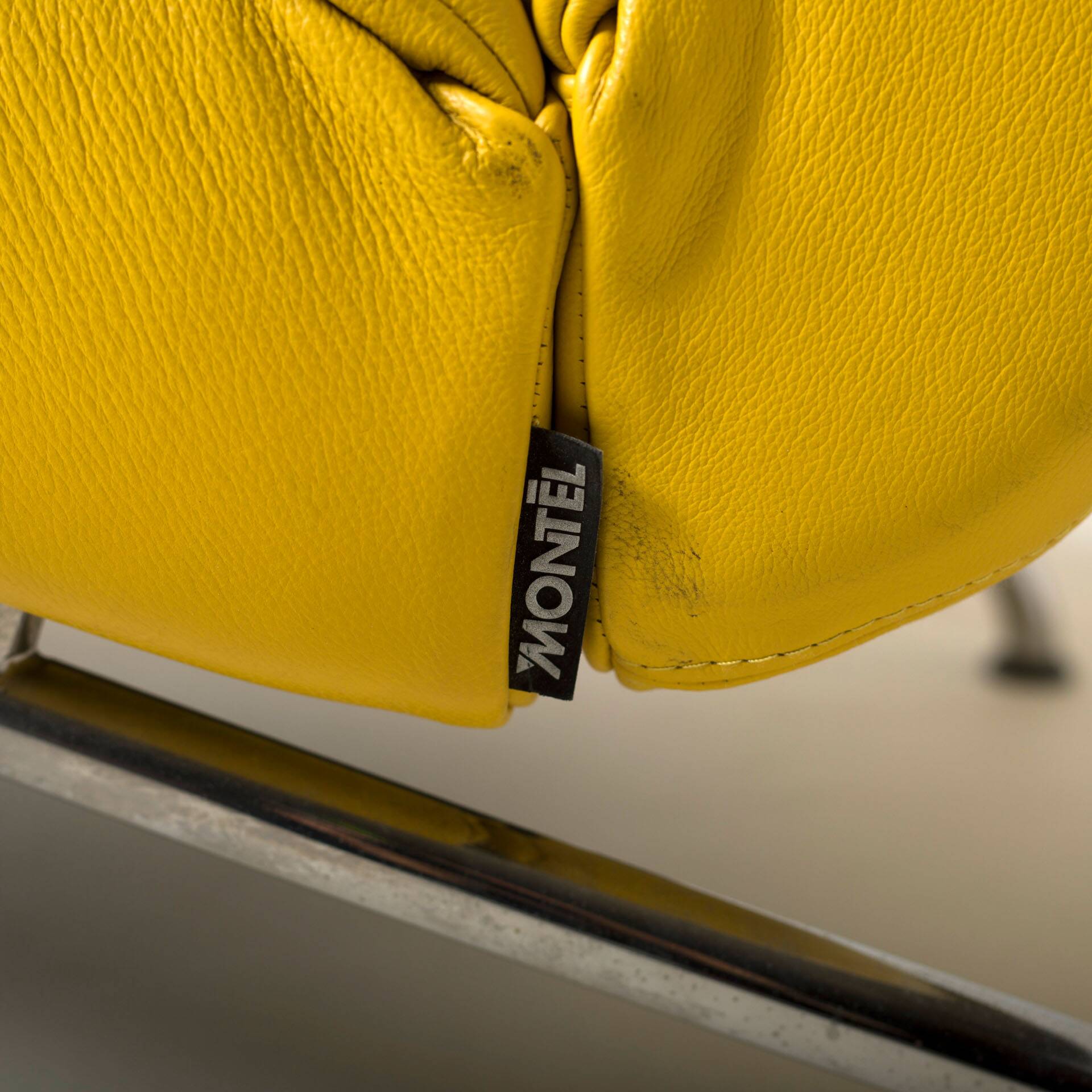 Mid Century / Modernist / Bauhaus Style  Chaise in yellow leather and chrom